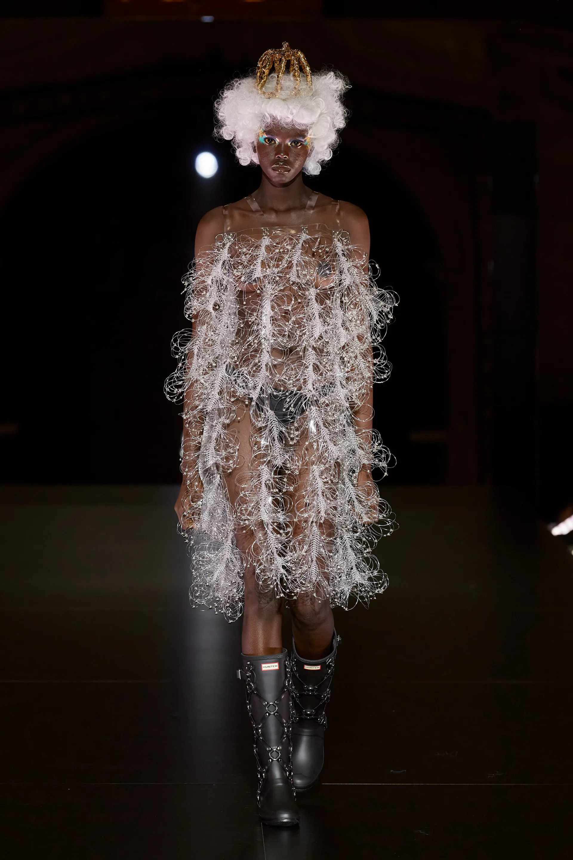 00027-noir-kei-ninomiya-spring-2023-ready-to-wear-credit-gorunway