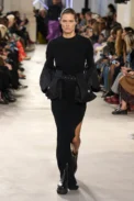 00027-sacai-spring-2023-ready-to-wear-credit-gorunway
