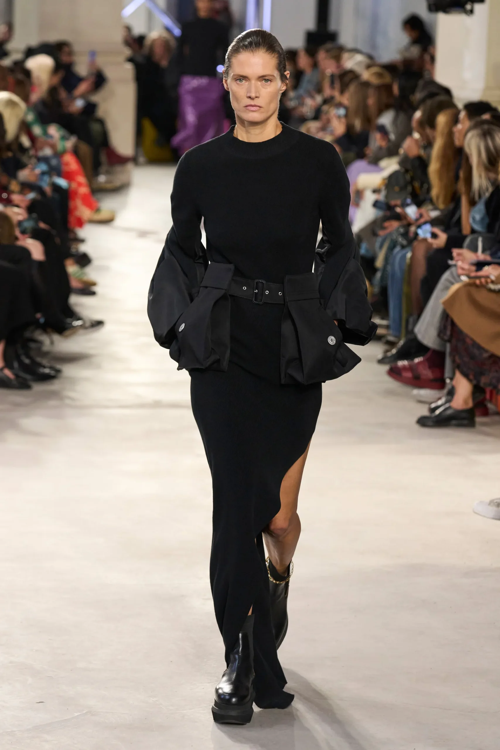 00027-sacai-spring-2023-ready-to-wear-credit-gorunway