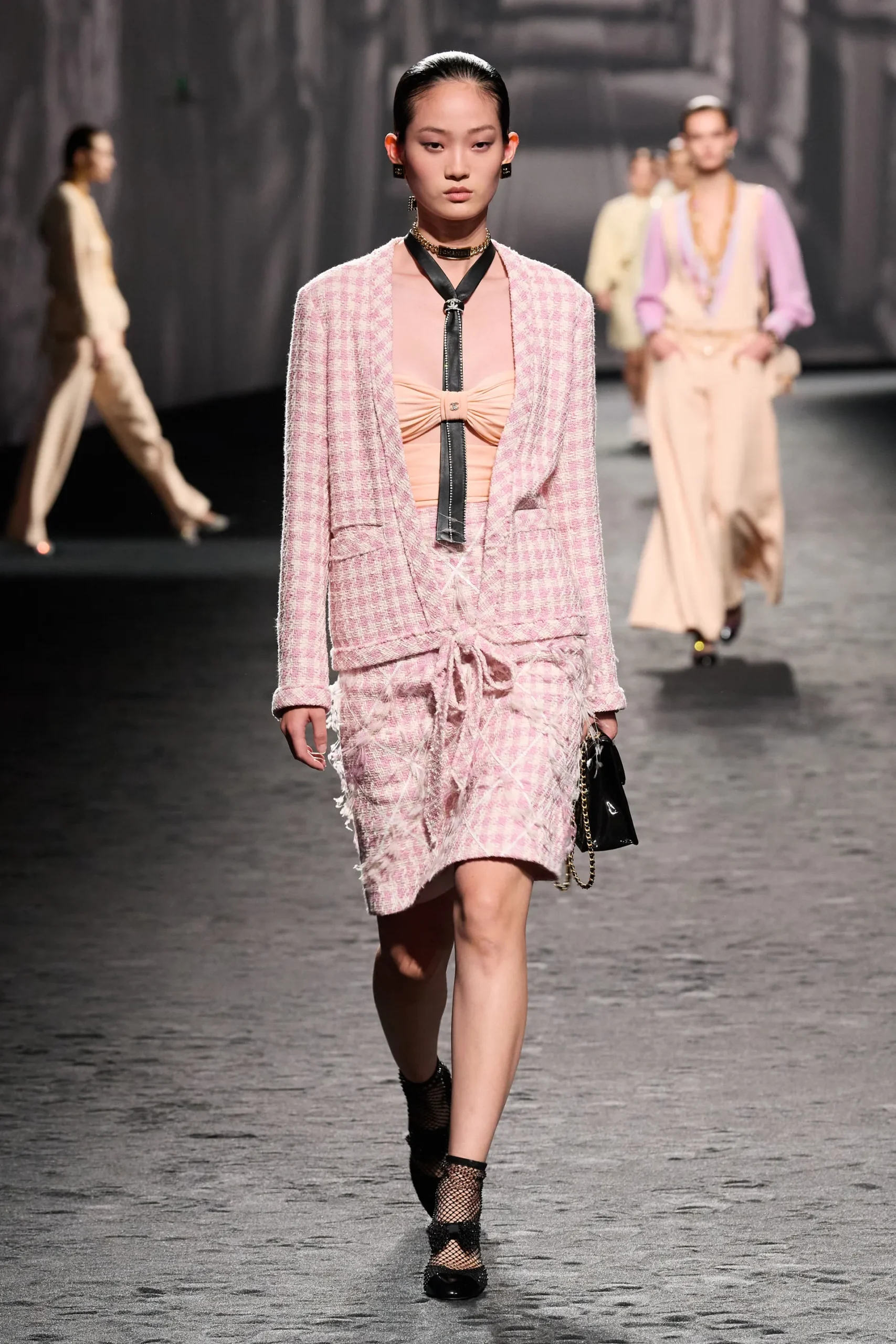 00028-chanel-spring-2023-ready-to-wear-credit-gorunway