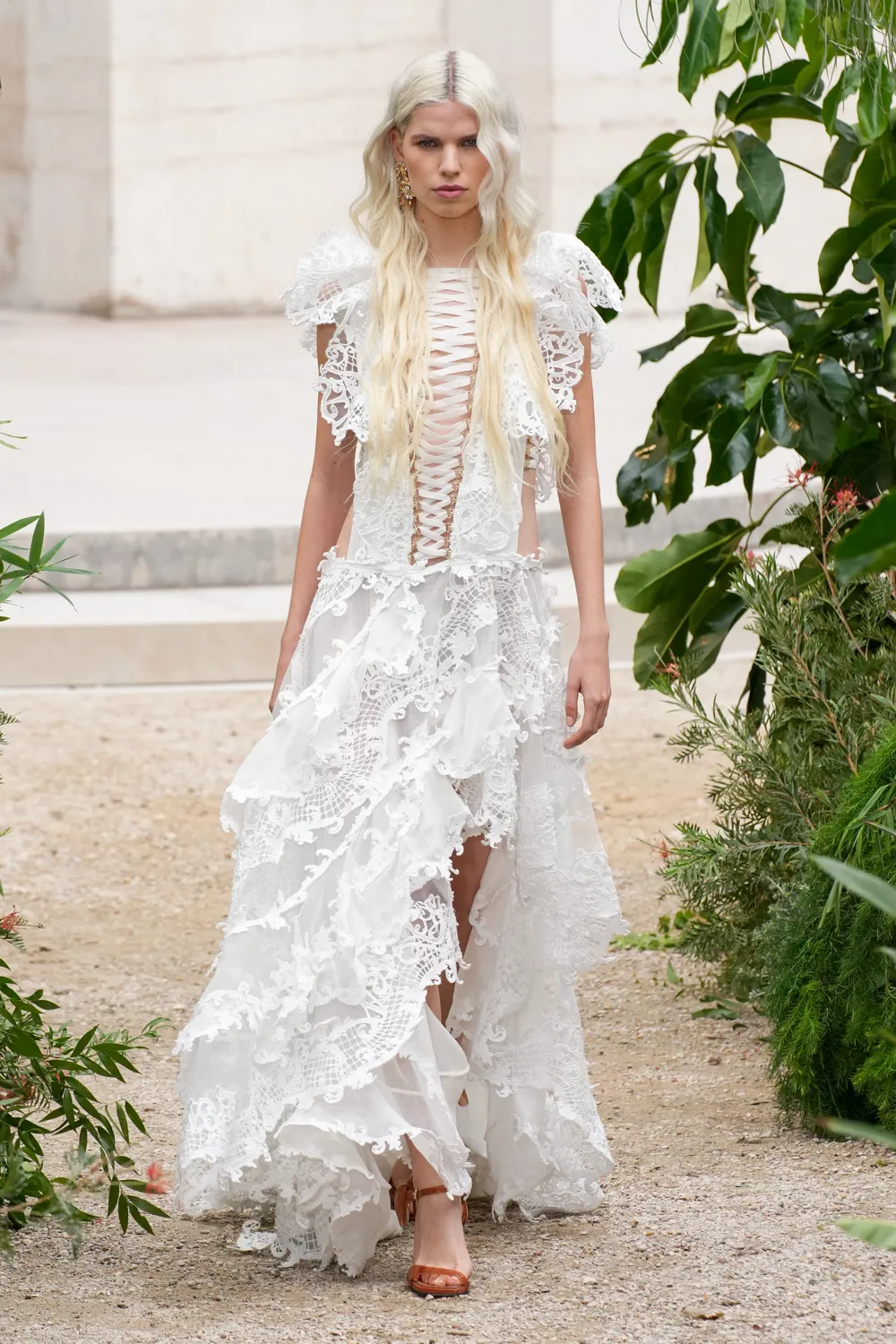 00029-zimmermann-spring-2023-ready-to-wear-details-credit-gorunway
