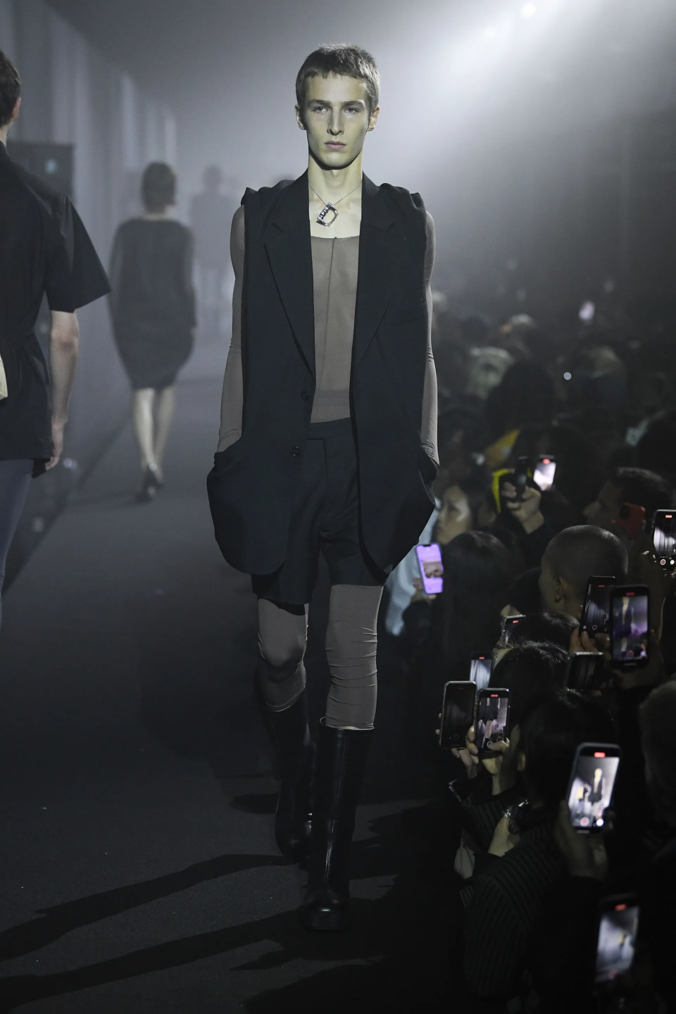 00032-raf-simons-spring-2023-ready-to-wear-credit-brand