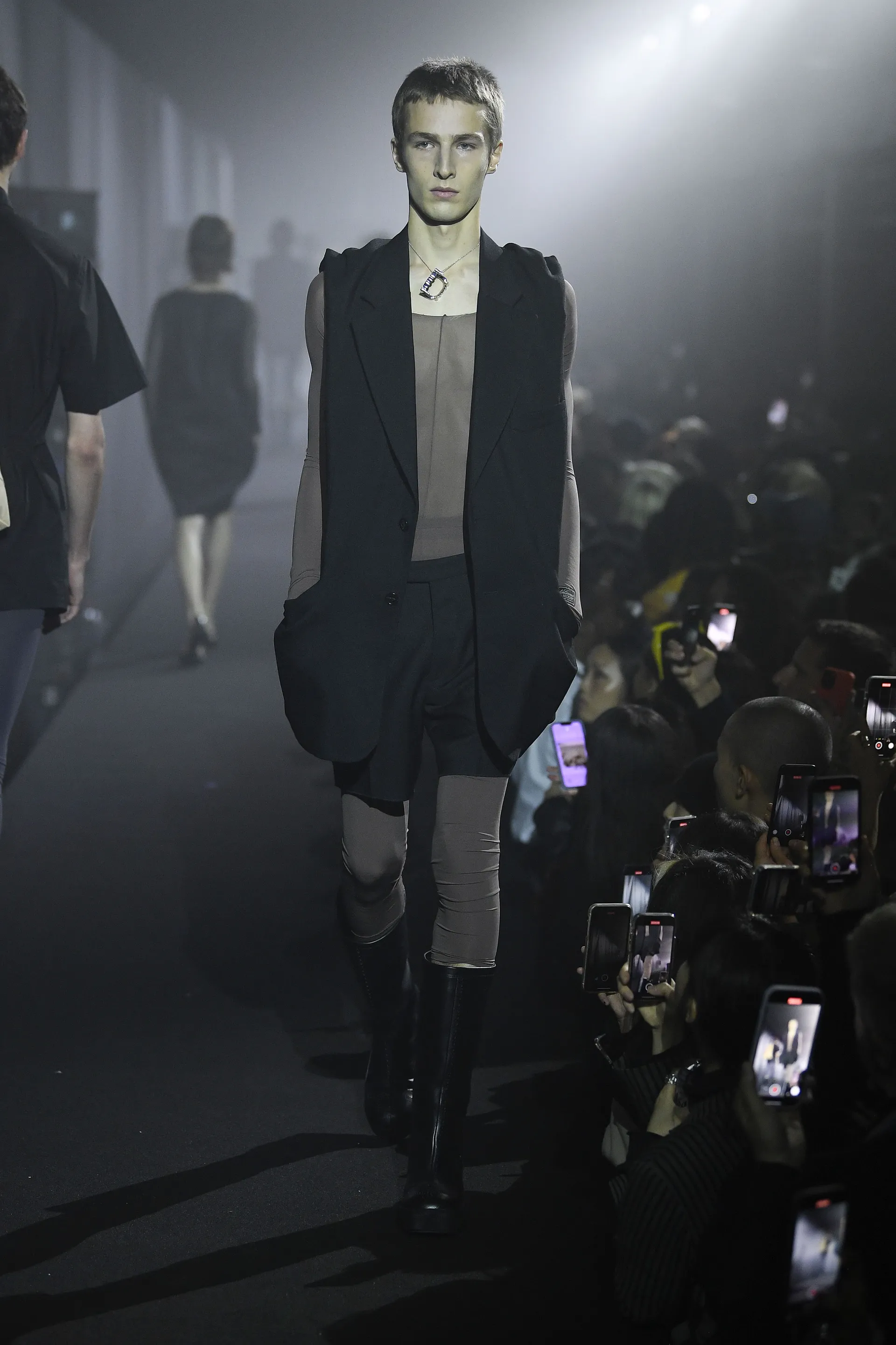 00032-raf-simons-spring-2023-ready-to-wear-credit-brand