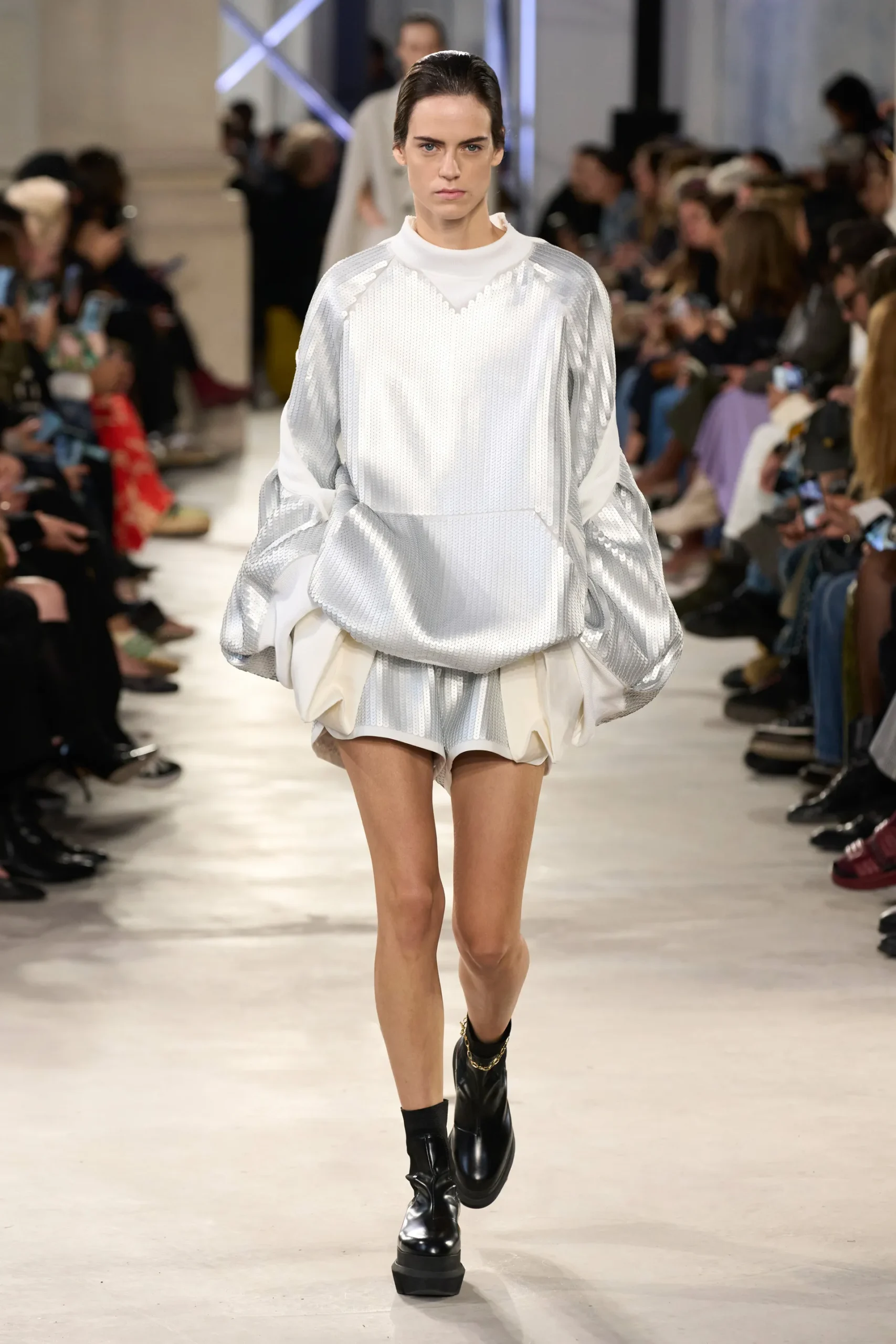 00036-sacai-spring-2023-ready-to-wear-credit-gorunway