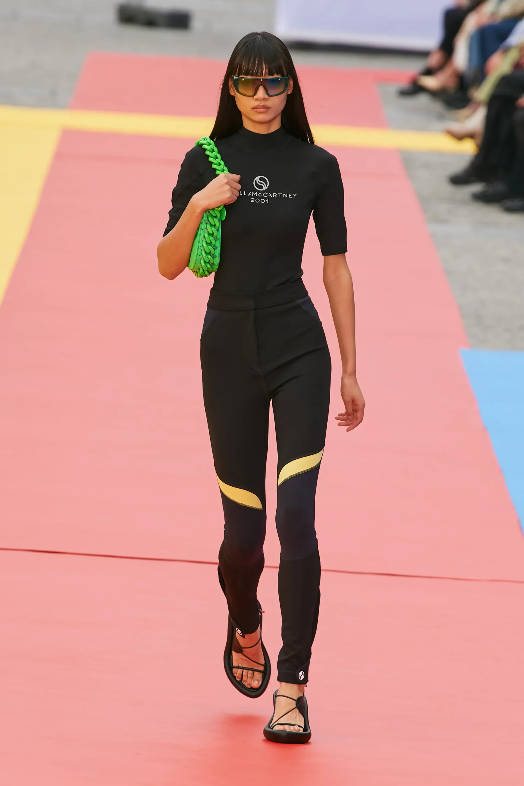 00037-stella-mccartney-spring-2023-ready-to-wear-credit-gorunway