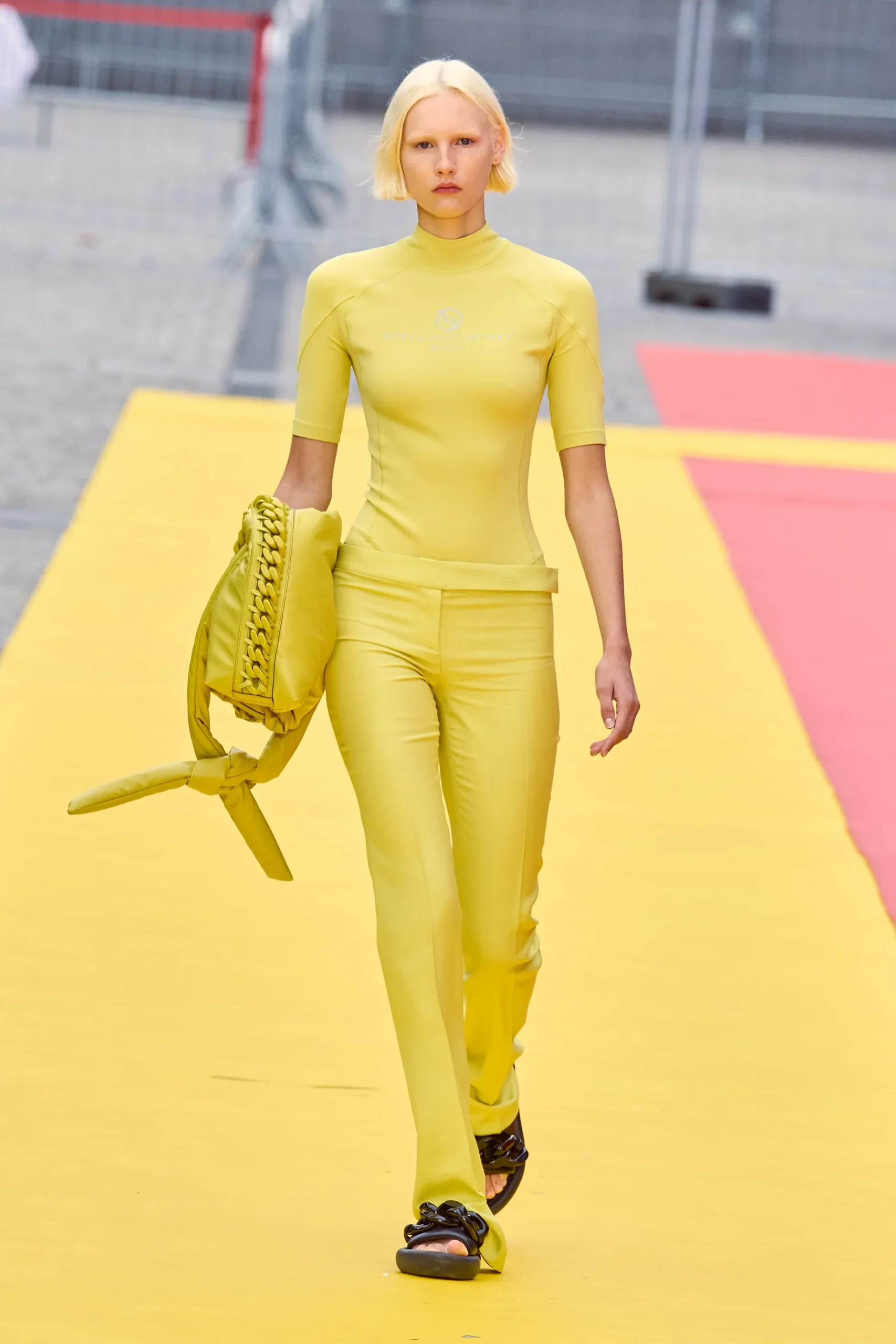 00038-stella-mccartney-spring-2023-ready-to-wear-credit-gorunway
