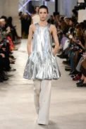 00039-sacai-spring-2023-ready-to-wear-credit-gorunway
