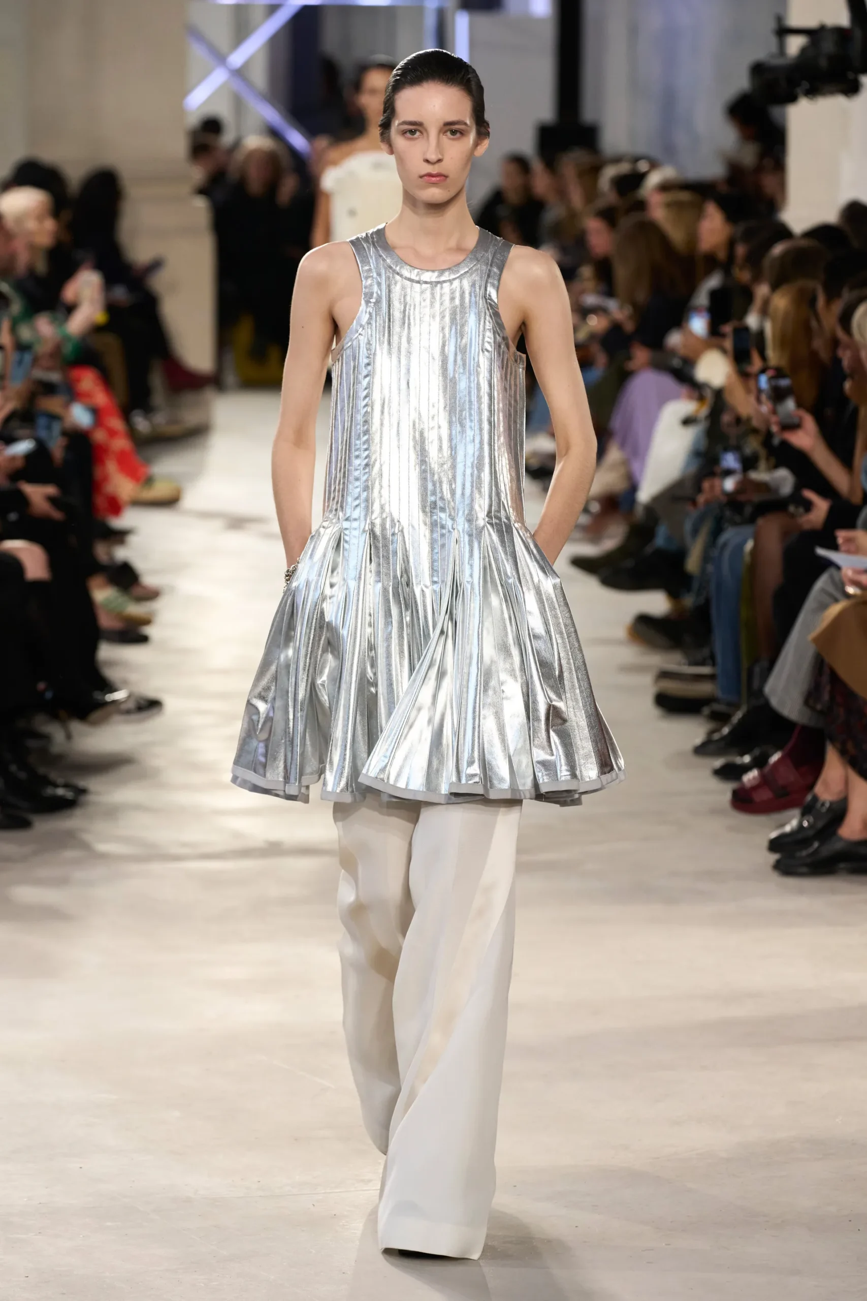00039-sacai-spring-2023-ready-to-wear-credit-gorunway
