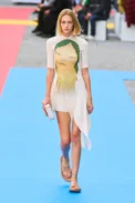 00039-stella-mccartney-spring-2023-ready-to-wear-credit-gorunway