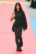 00040-stella-mccartney-spring-2023-ready-to-wear-credit-gorunway
