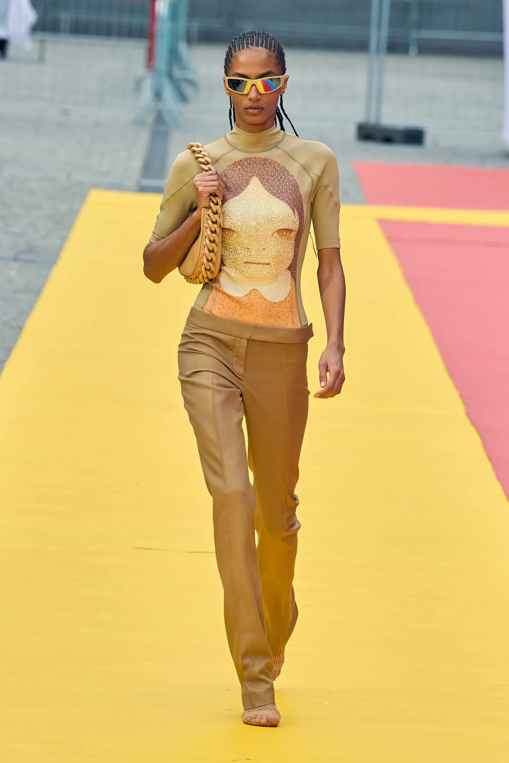 00041-stella-mccartney-spring-2023-ready-to-wear-credit-gorunway