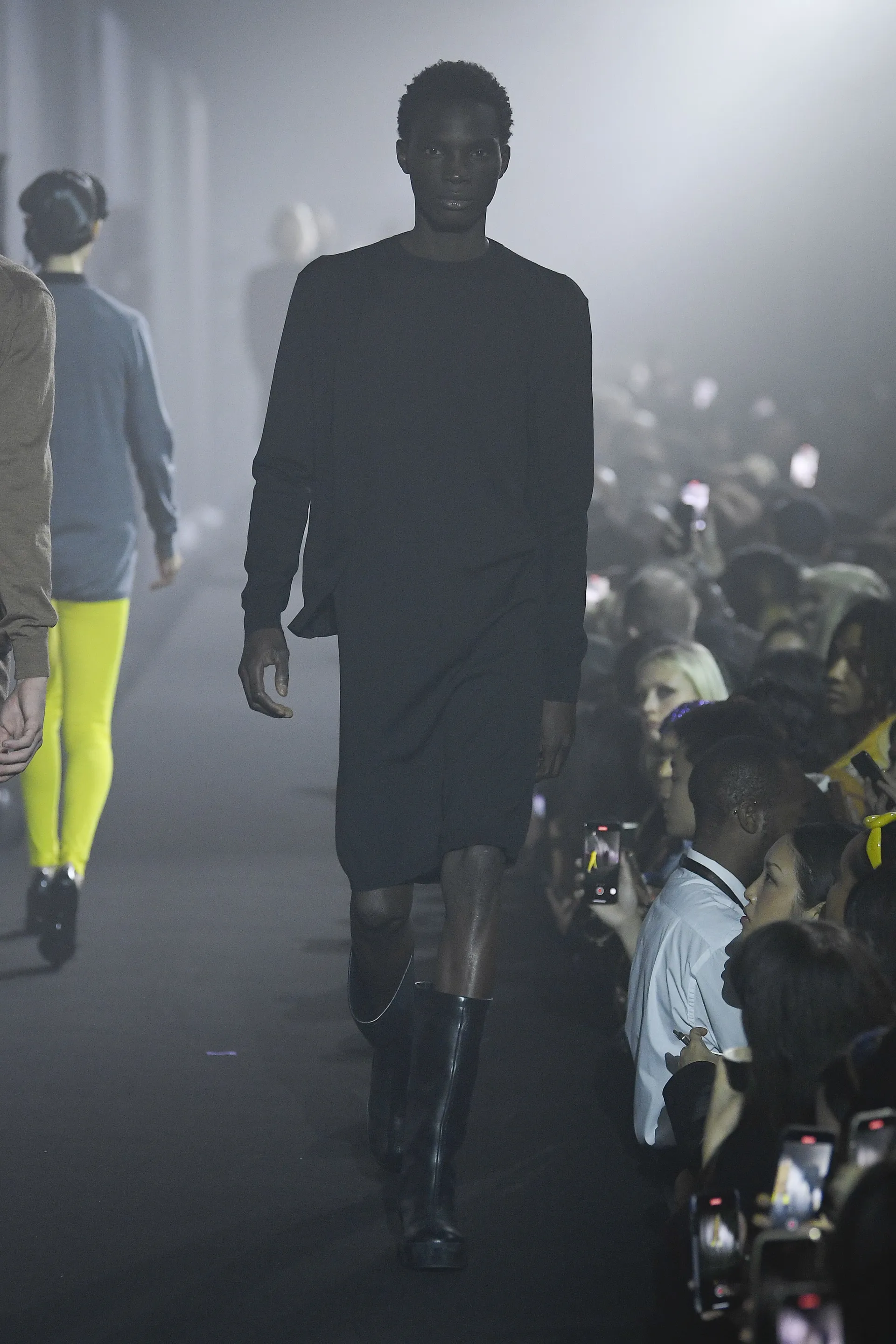 00042-raf-simons-spring-2023-ready-to-wear-credit-brand