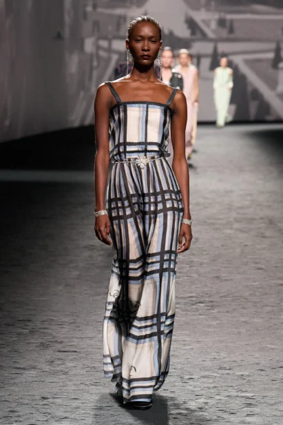 00043-chanel-spring-2023-ready-to-wear-credit-gorunway