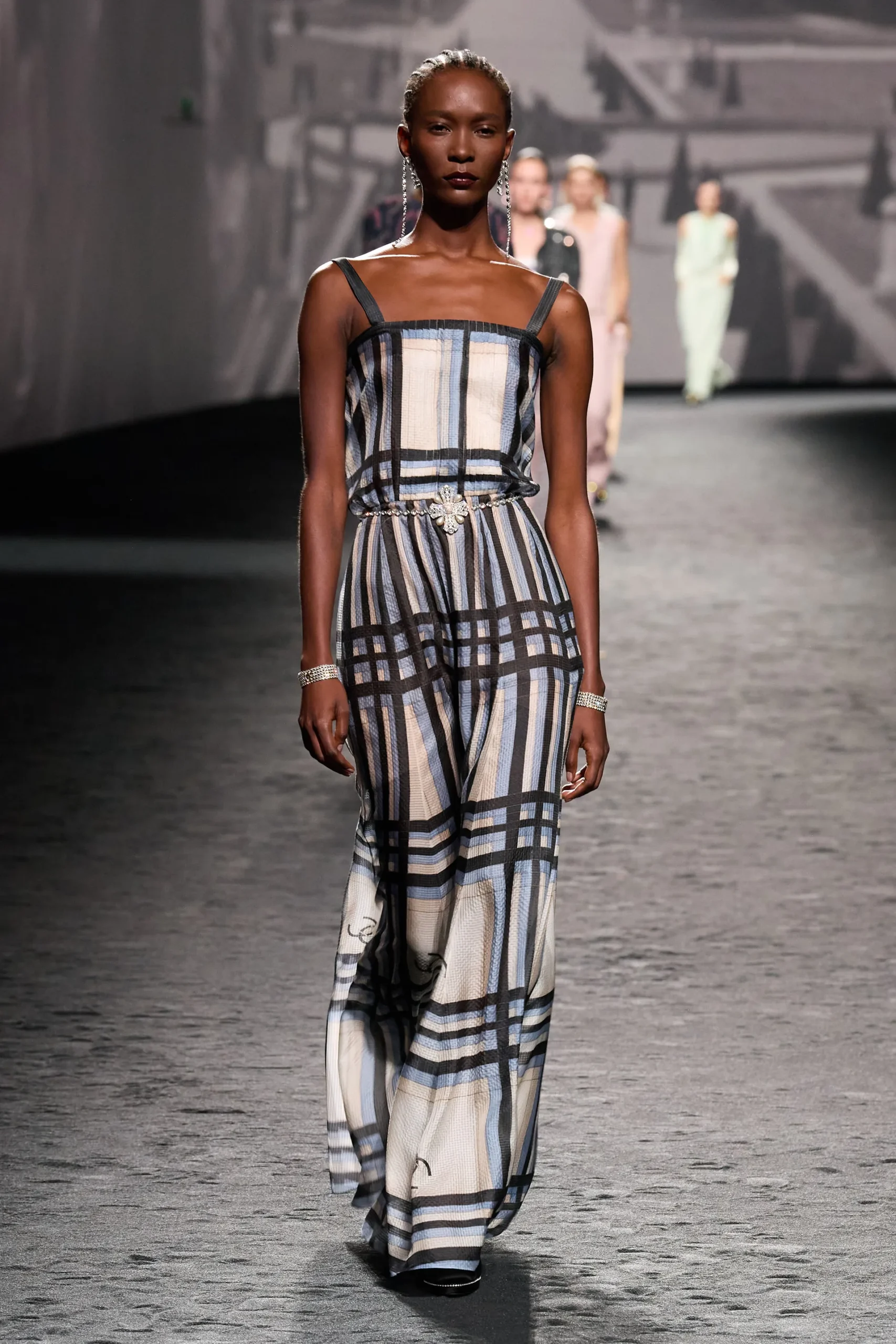 00043-chanel-spring-2023-ready-to-wear-credit-gorunway