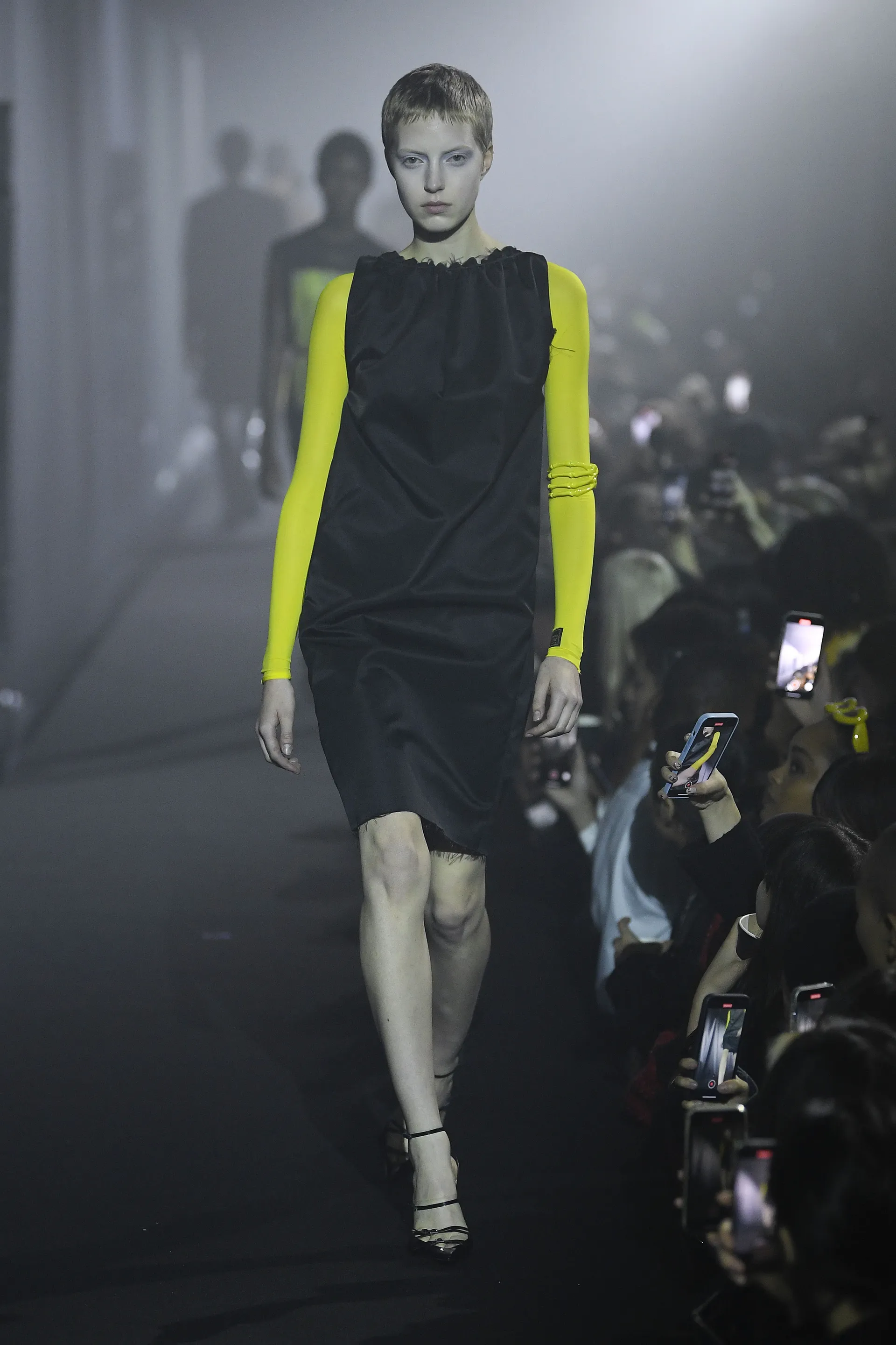 00043-raf-simons-spring-2023-ready-to-wear-credit-brand