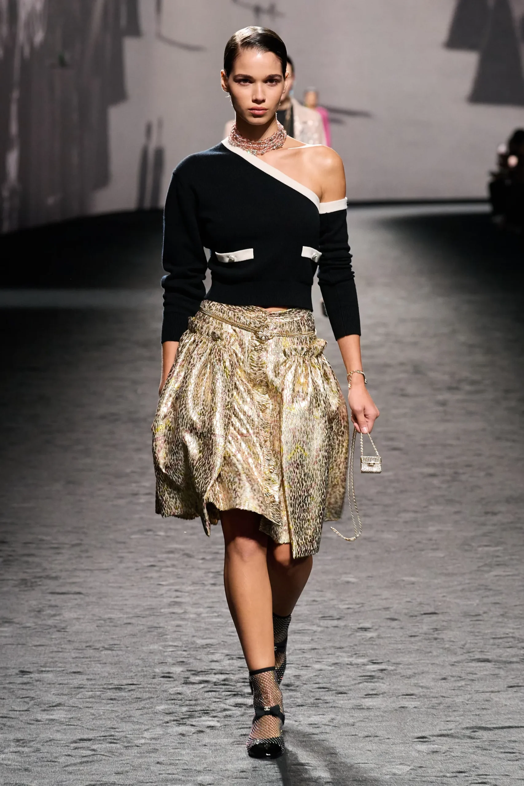 00051-chanel-spring-2023-ready-to-wear-credit-gorunway