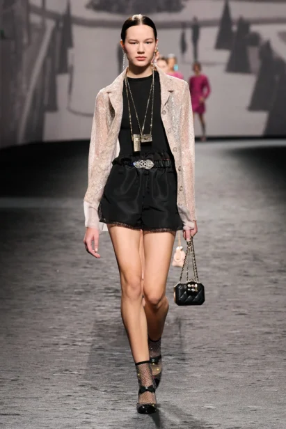 00052-chanel-spring-2023-ready-to-wear-credit-gorunway