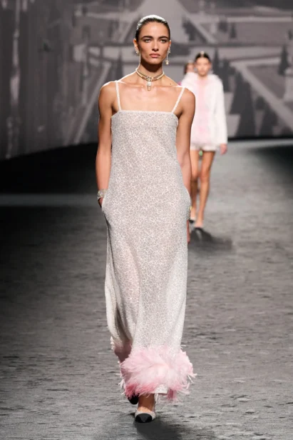00055-chanel-spring-2023-ready-to-wear-credit-gorunway