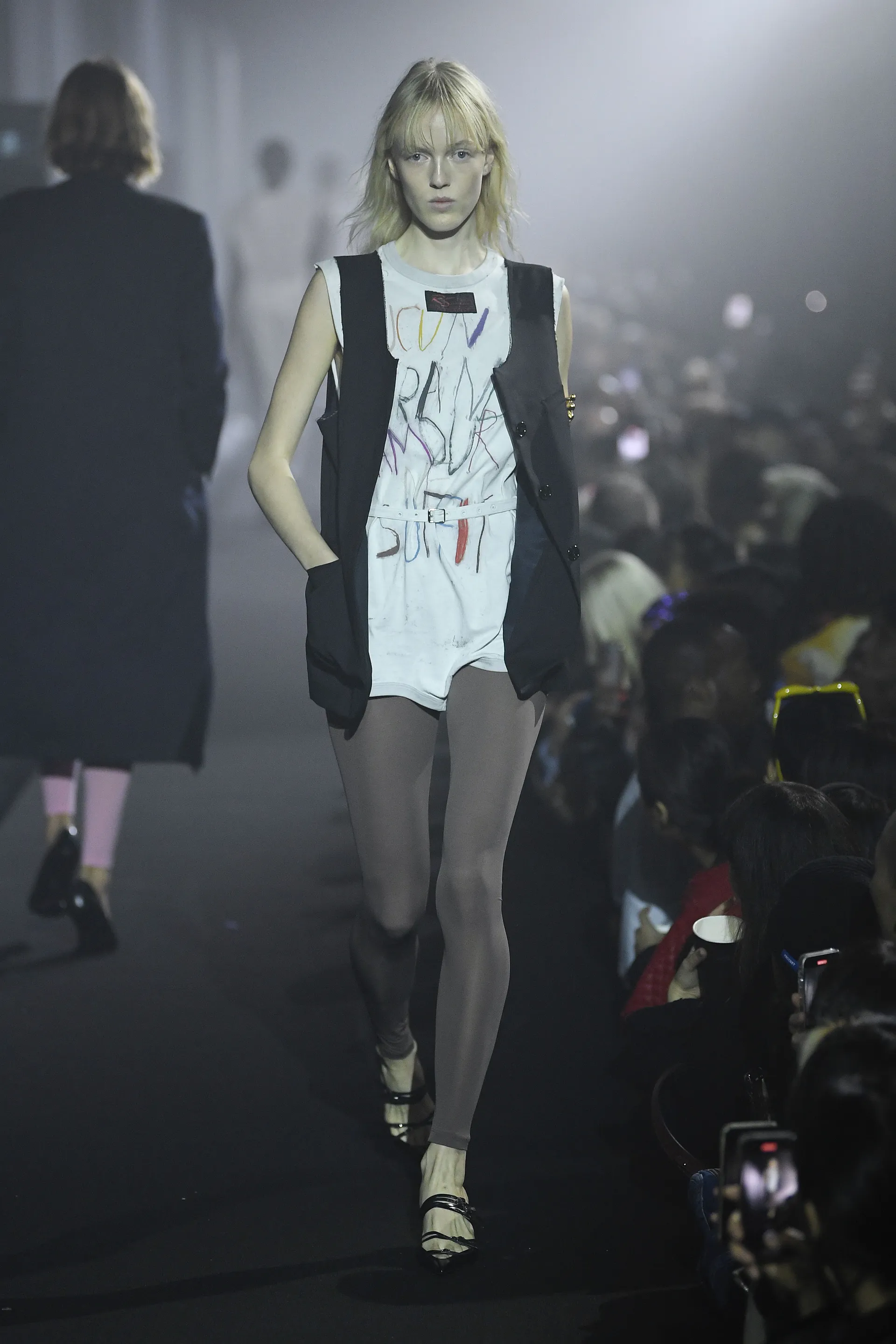 00059-raf-simons-spring-2023-ready-to-wear-credit-brand