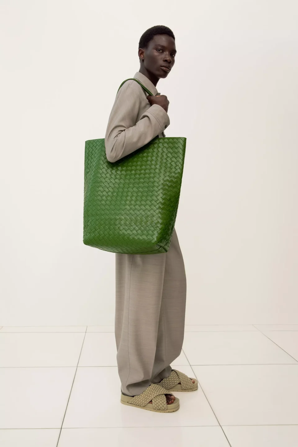 AnyConv.com__Bottega_Veneta_PS23_Vogue_055