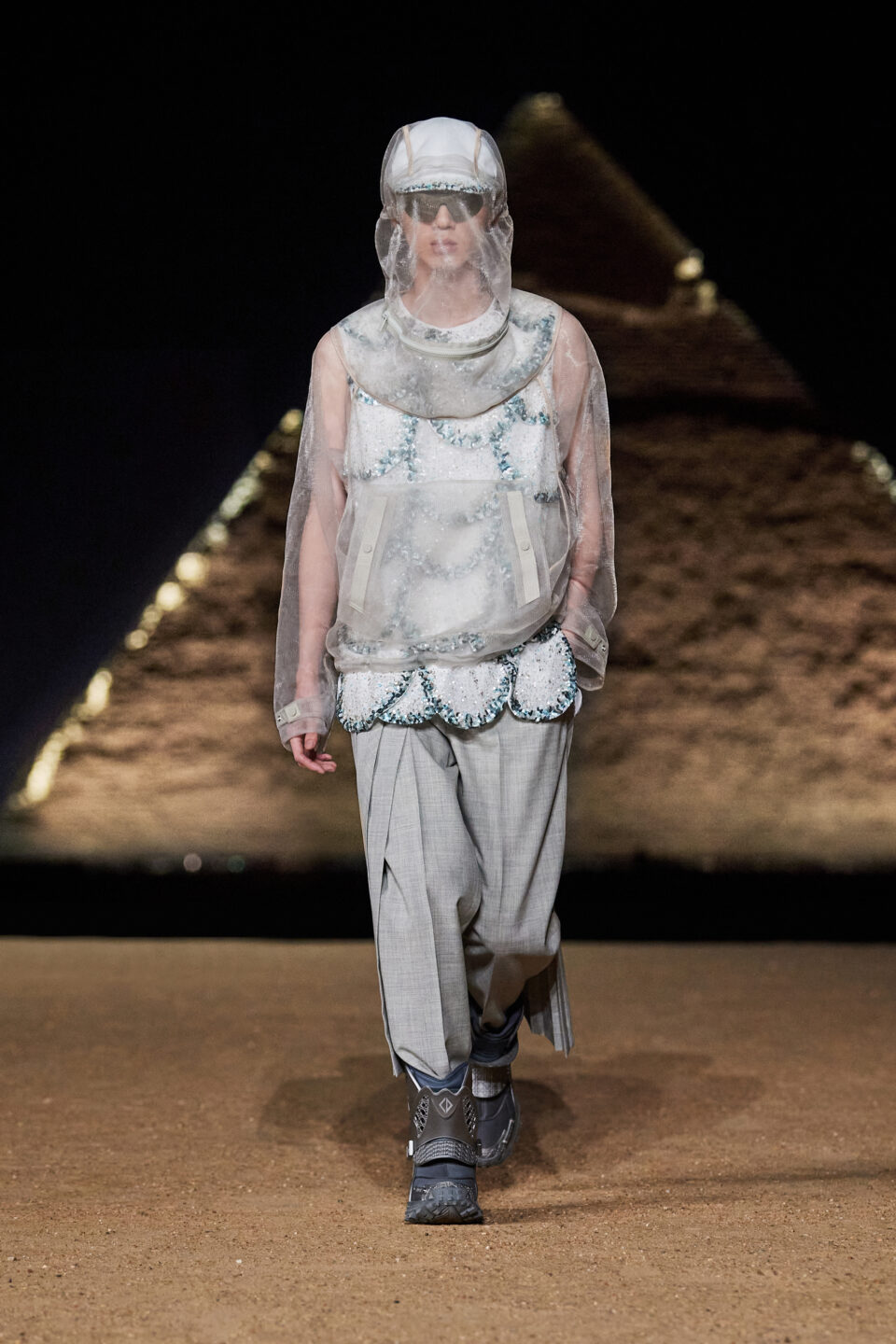 LOOK03