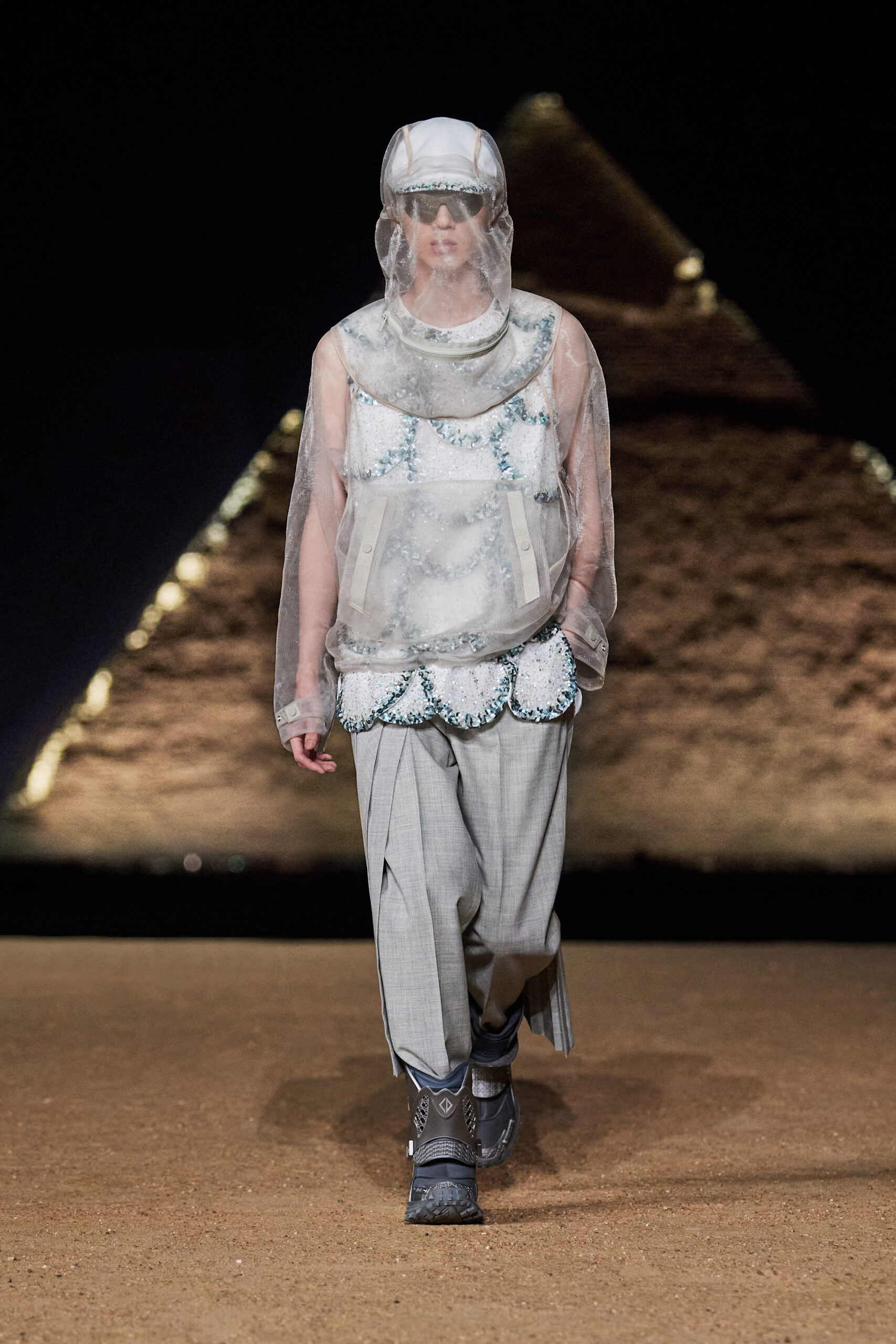 LOOK03