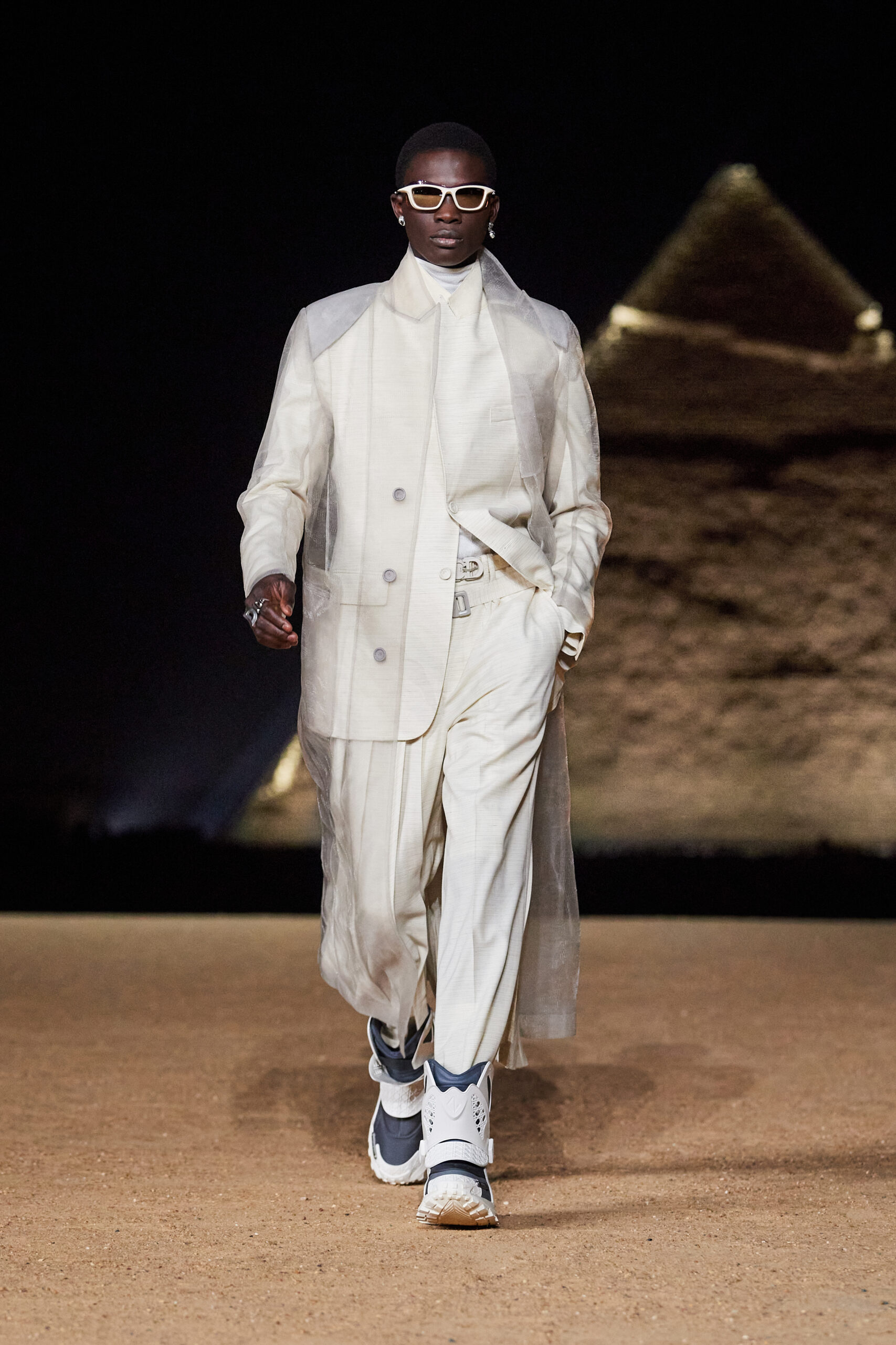 LOOK05