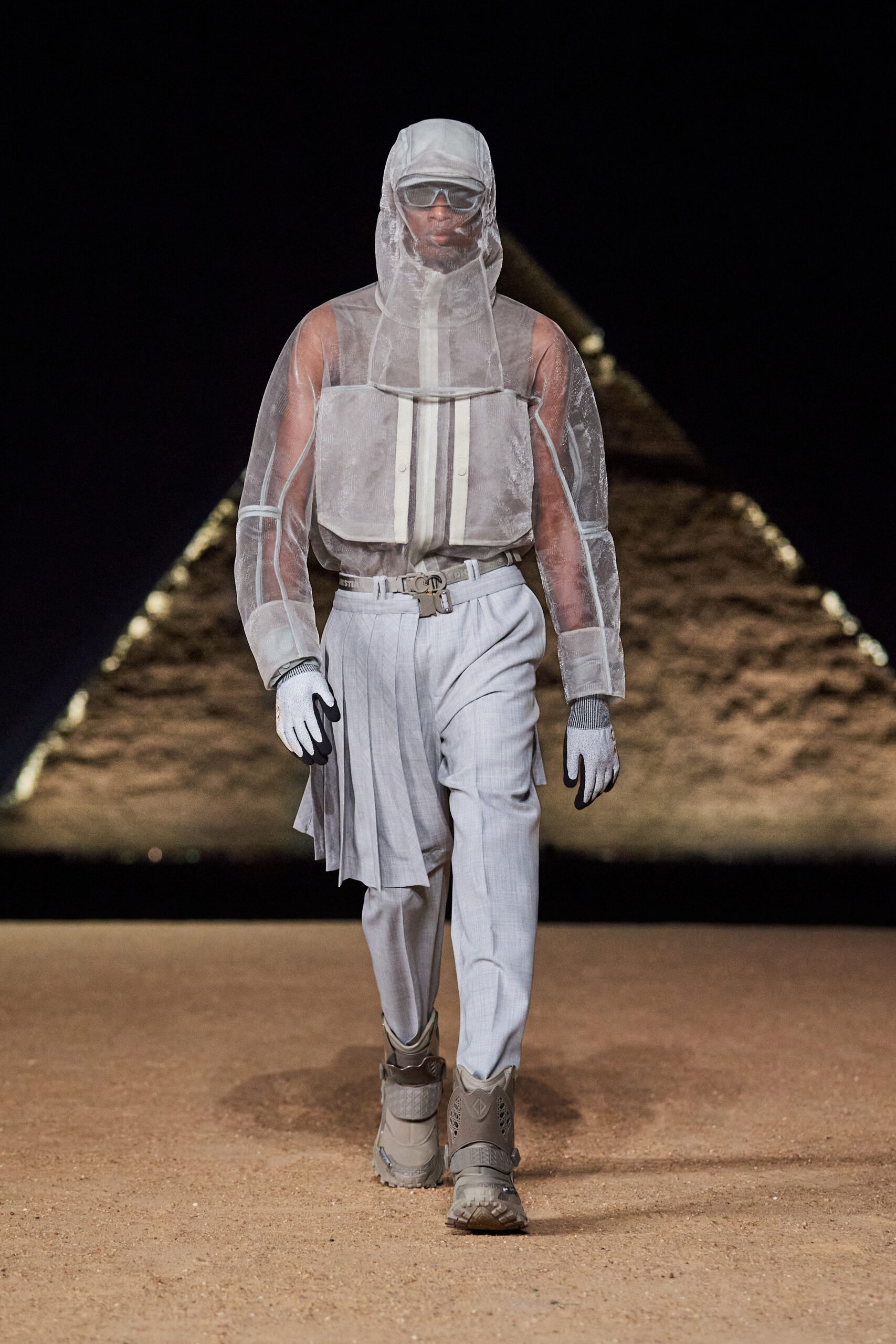 LOOK06