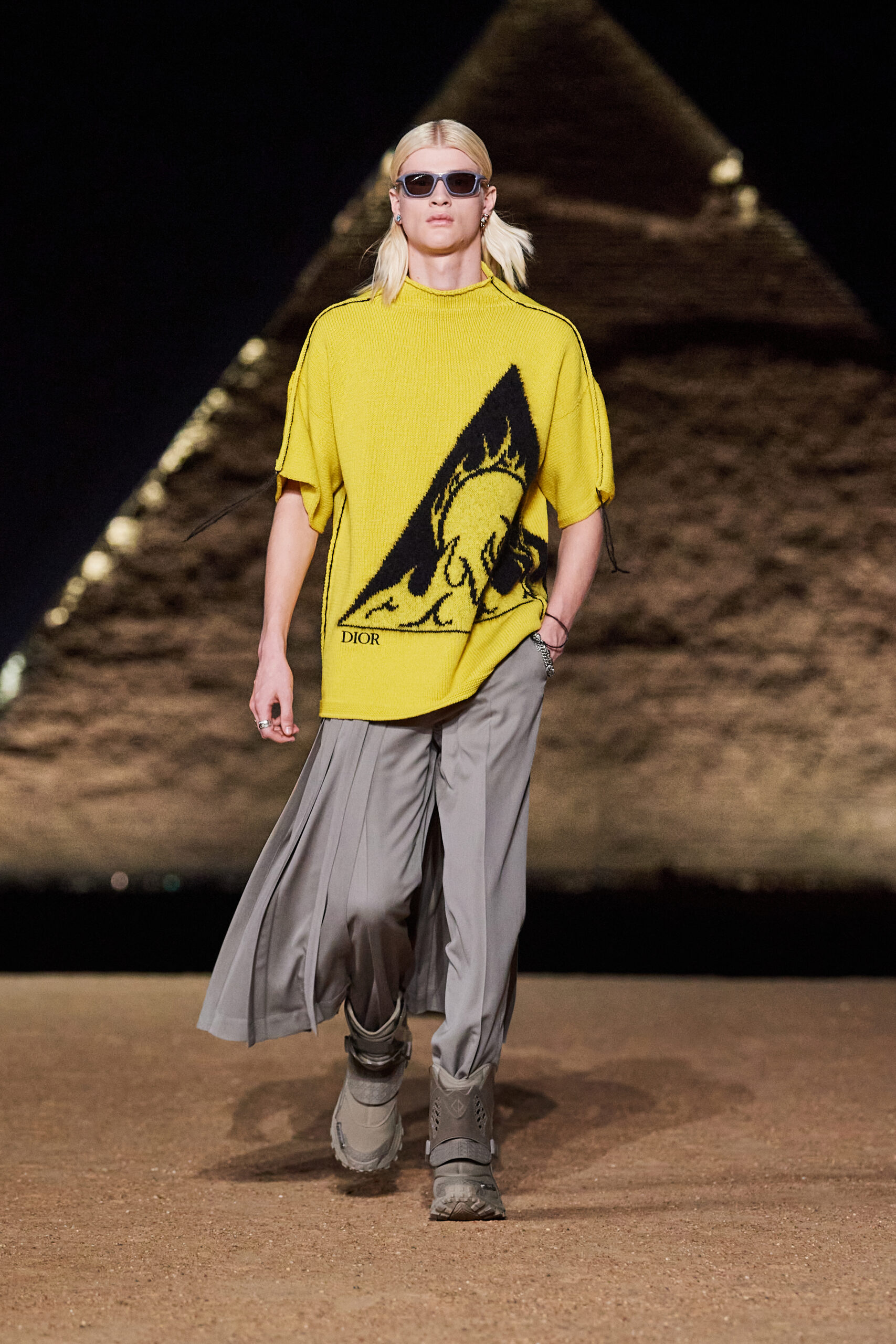LOOK08