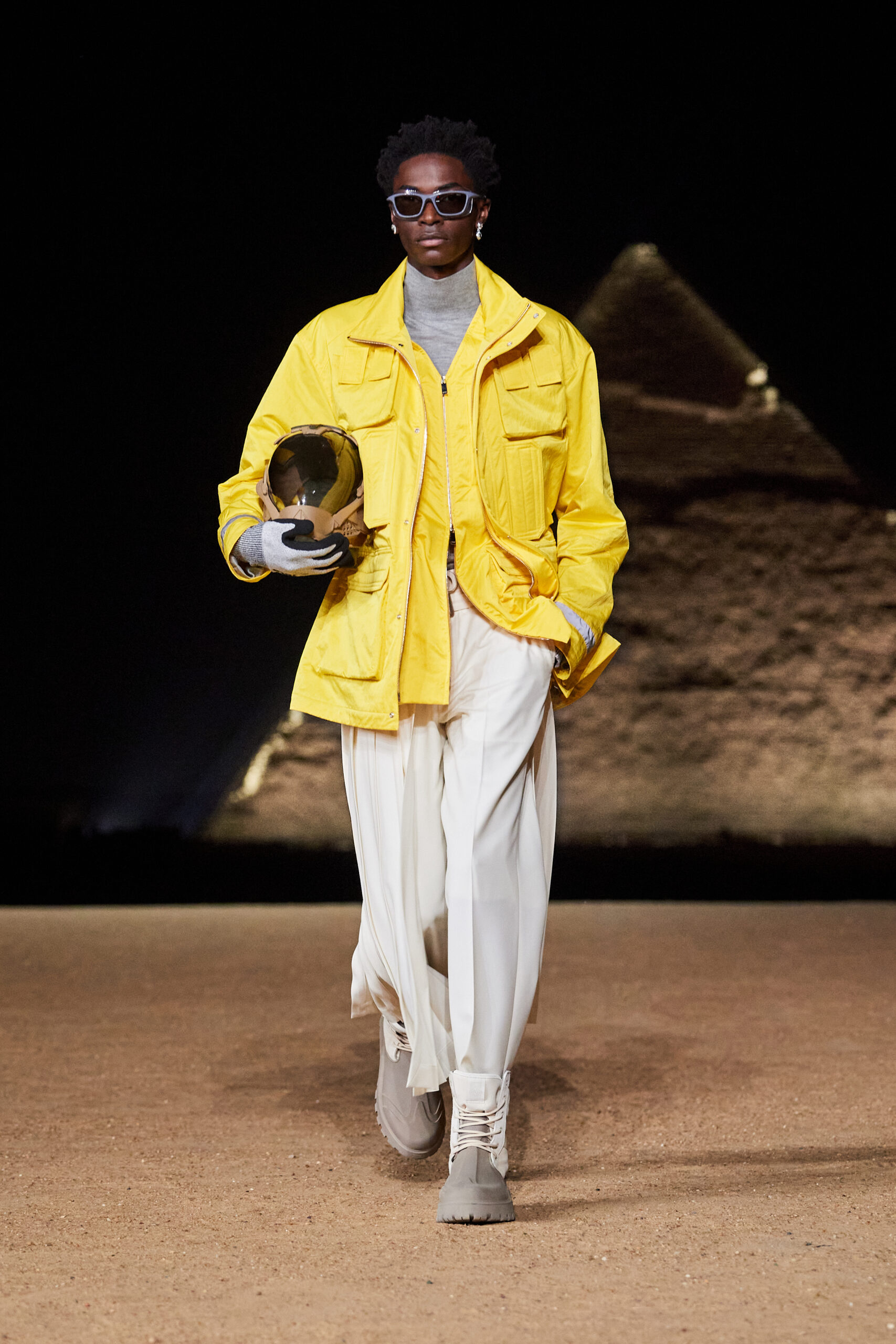 LOOK16