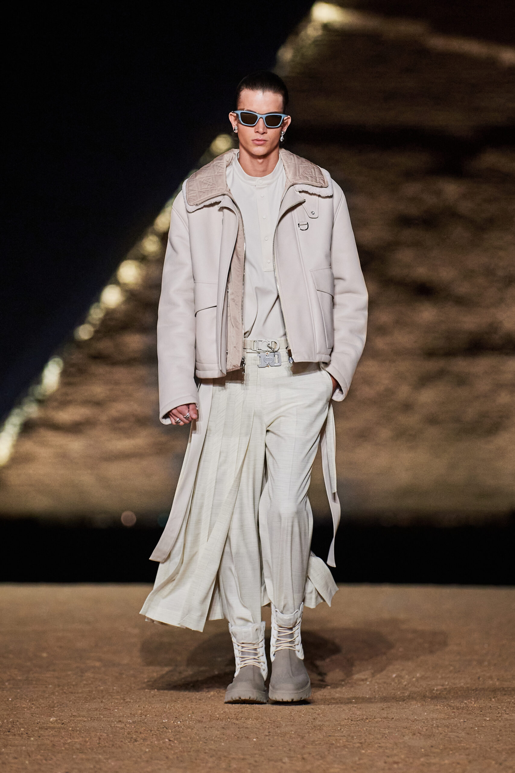 LOOK22