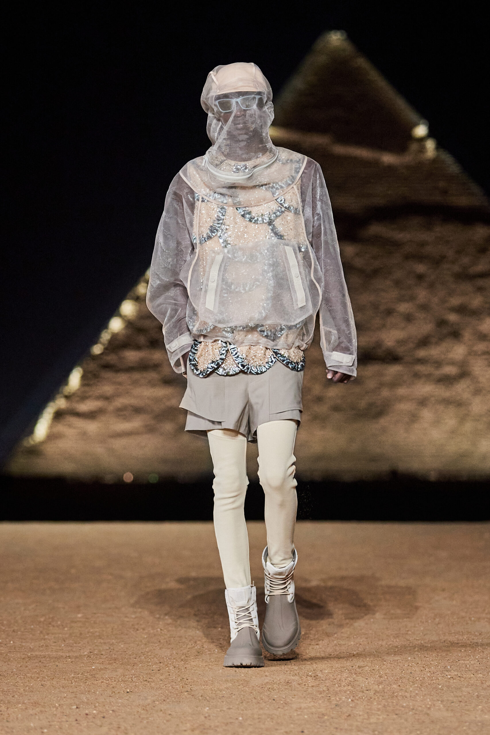 LOOK28