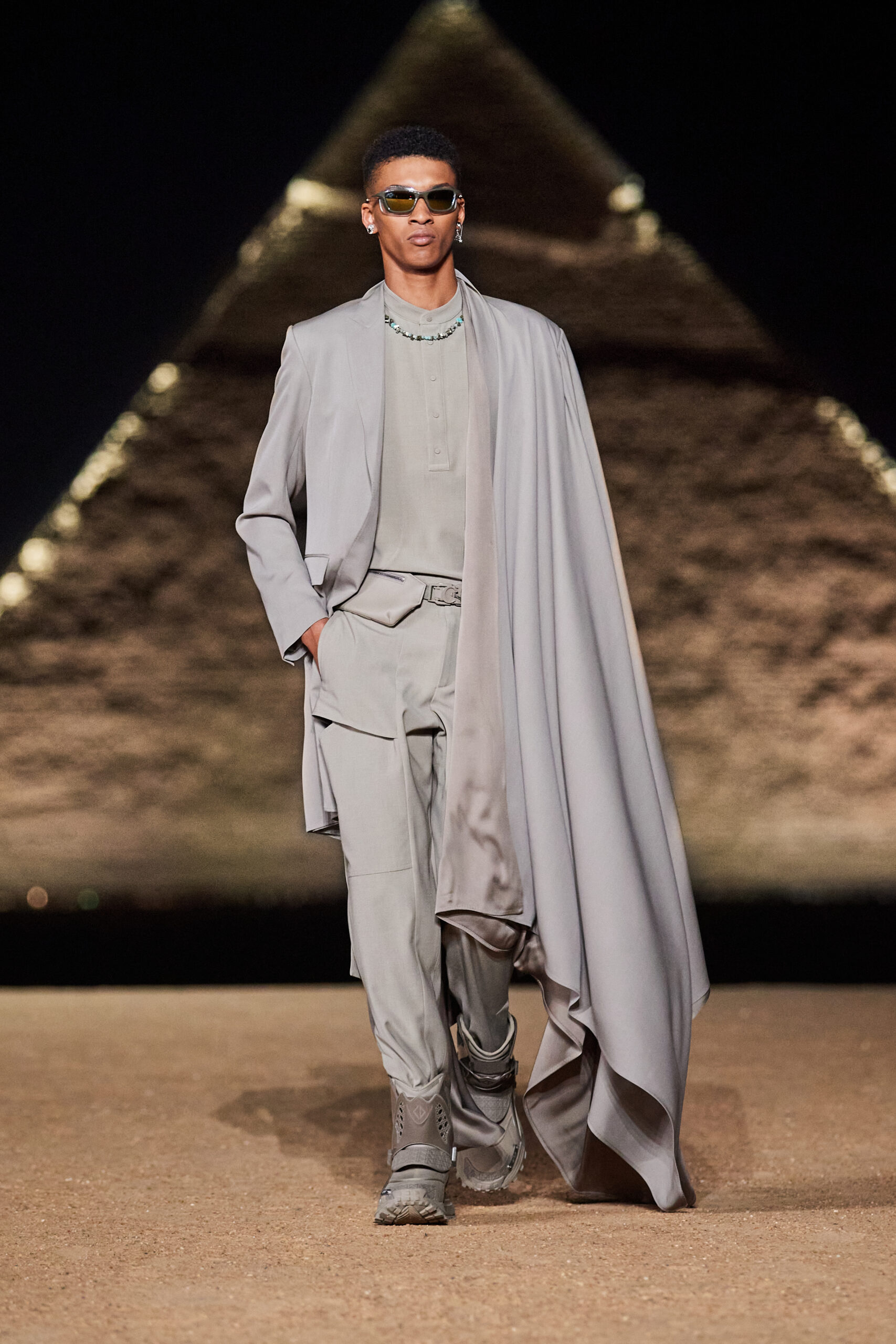 LOOK32