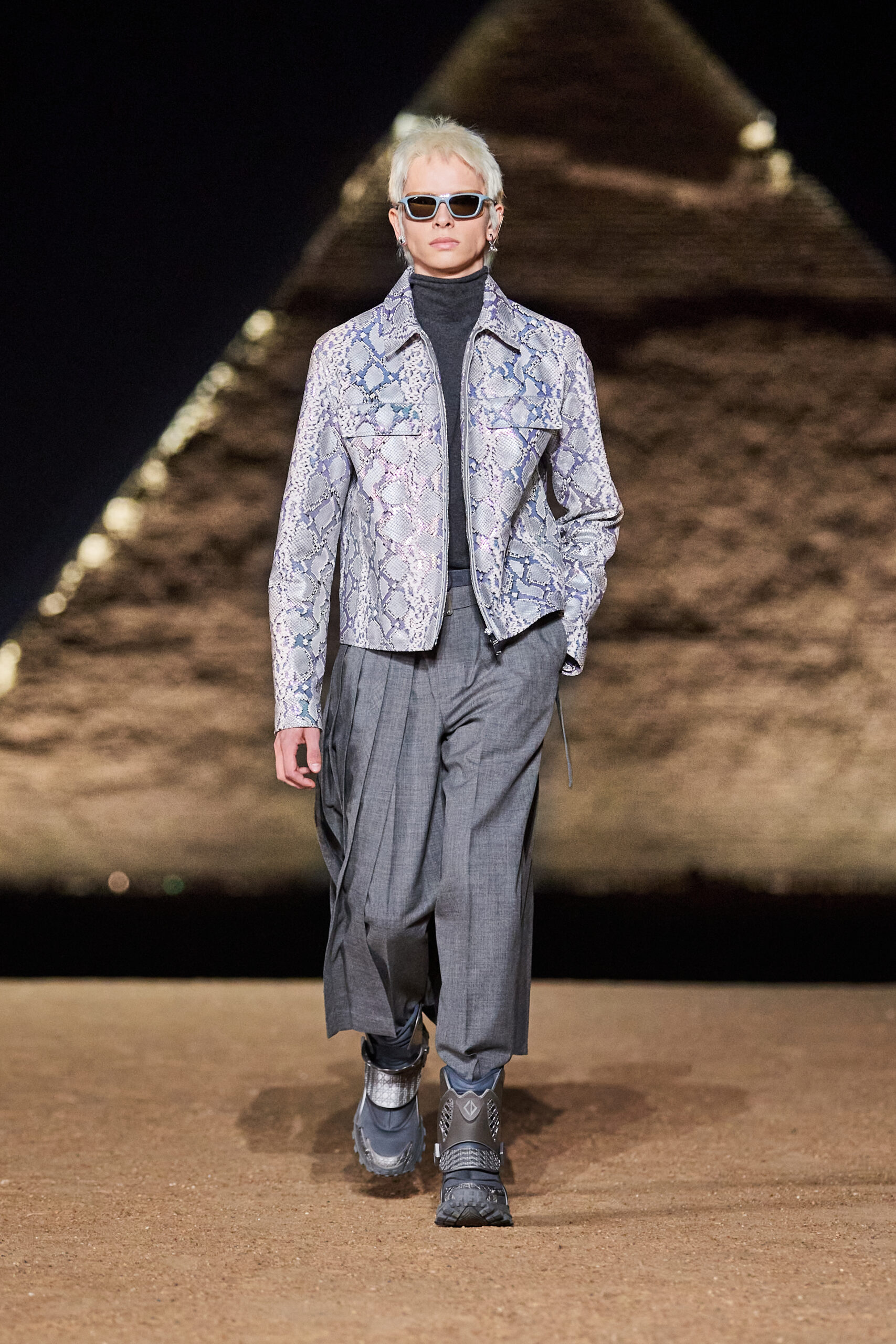 LOOK33