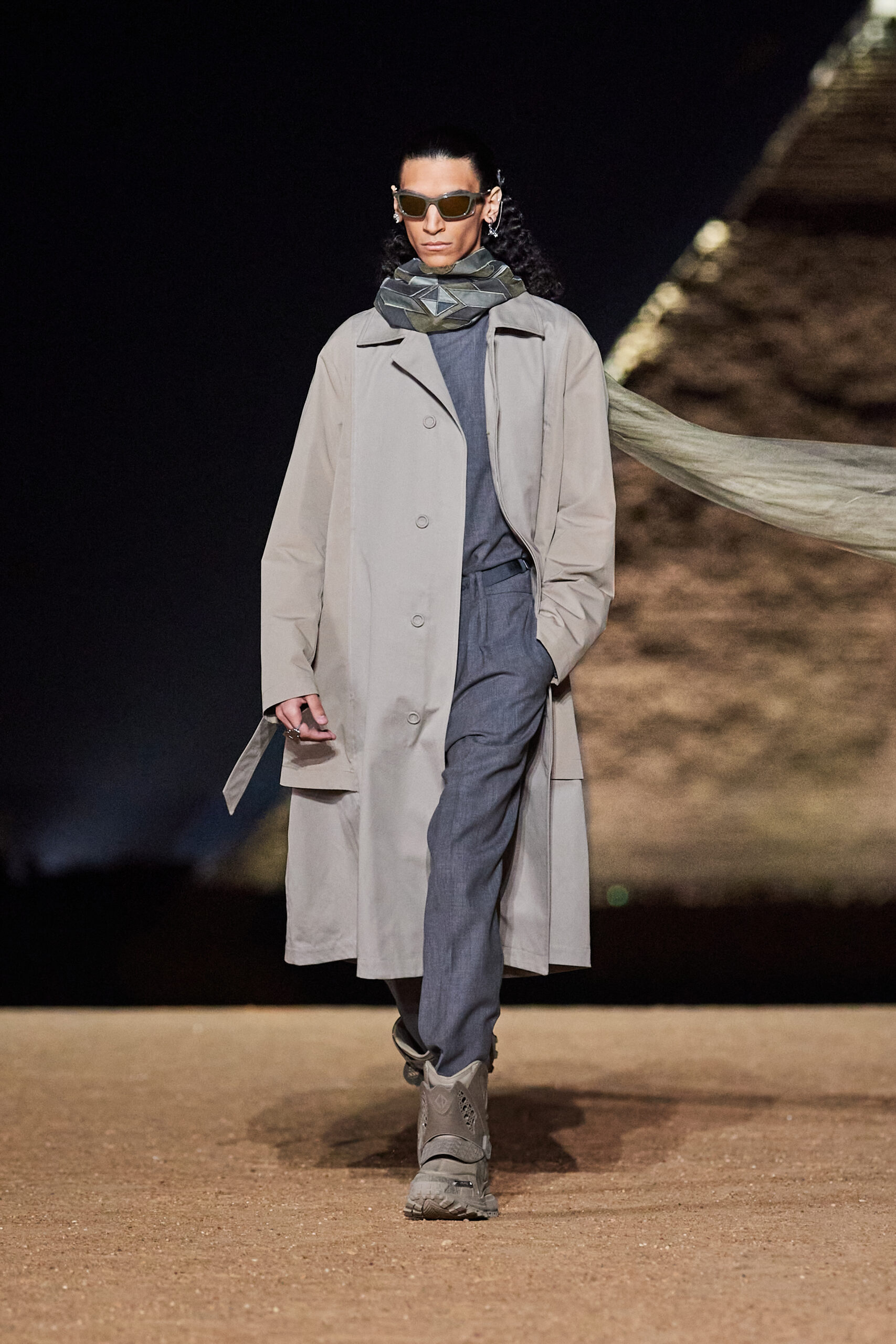 LOOK44