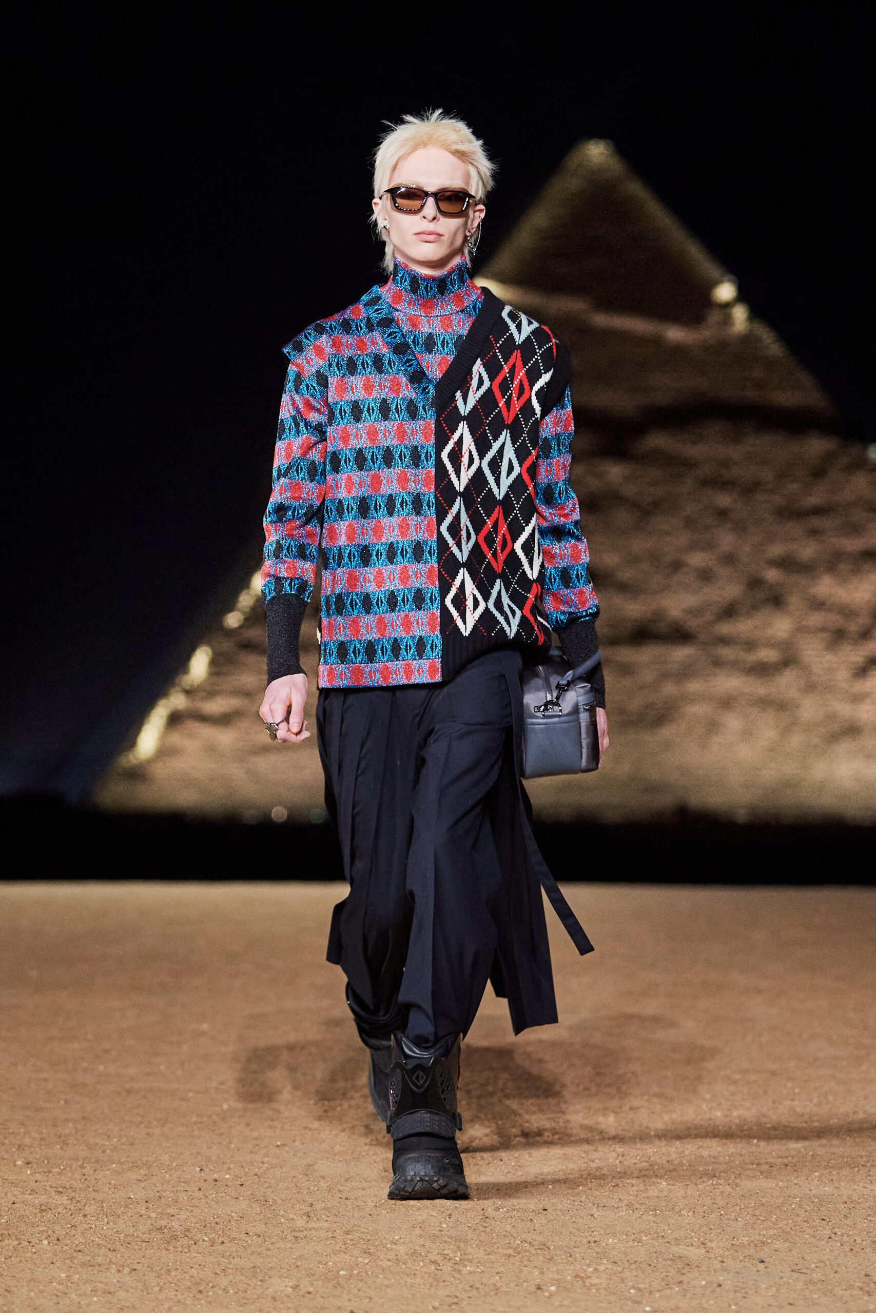 LOOK63