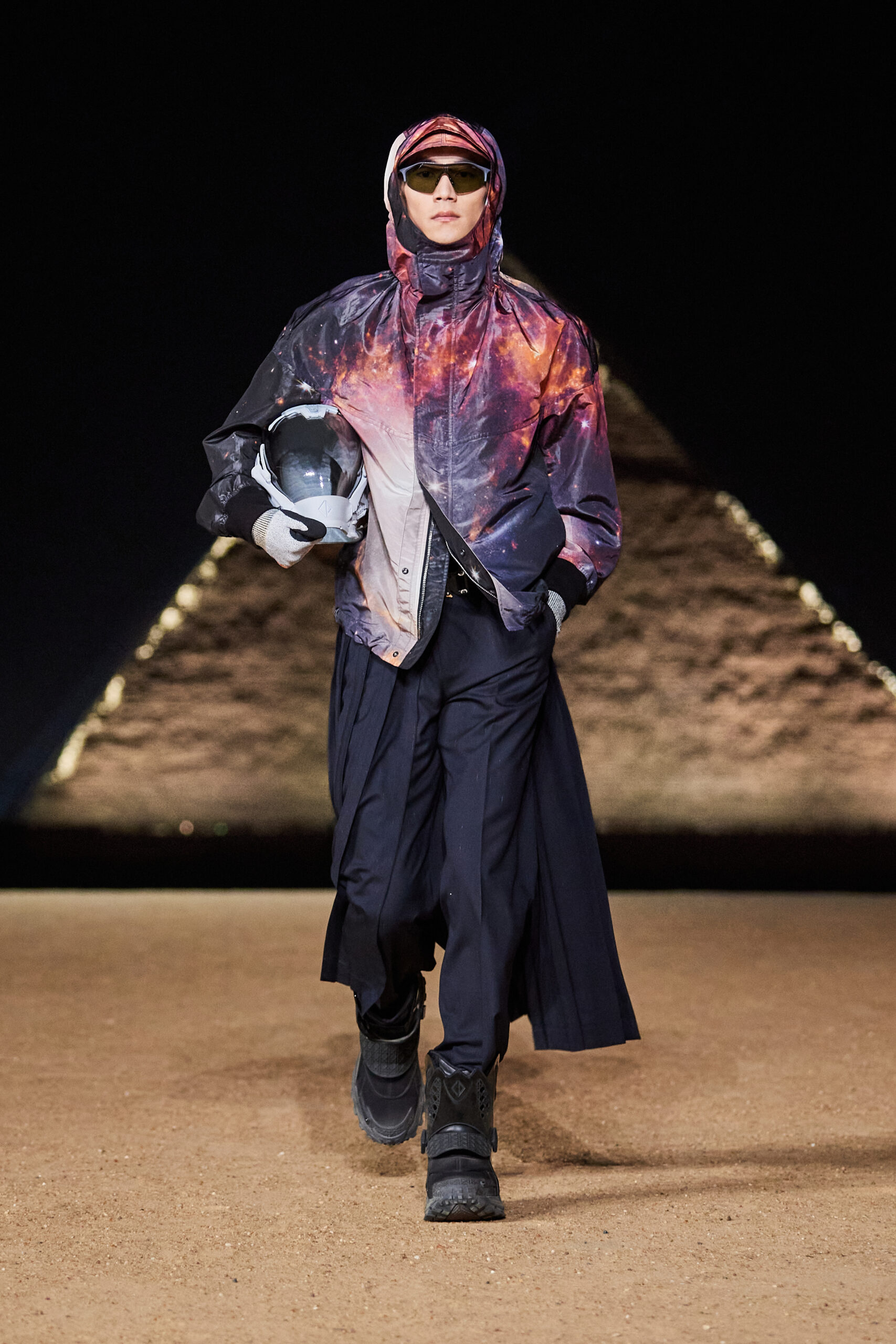 LOOK72