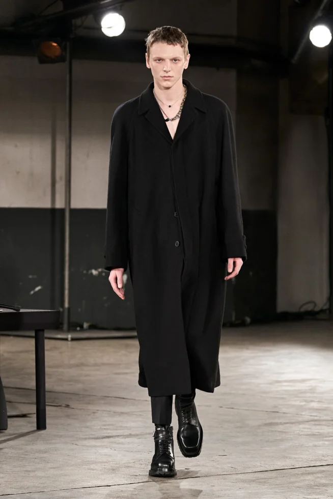 00001-dries-van-noten-fall-2023-menswear-credit-gorunway