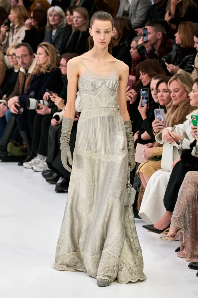 00002-fendi-spring-2023-couture-credit-gorunway