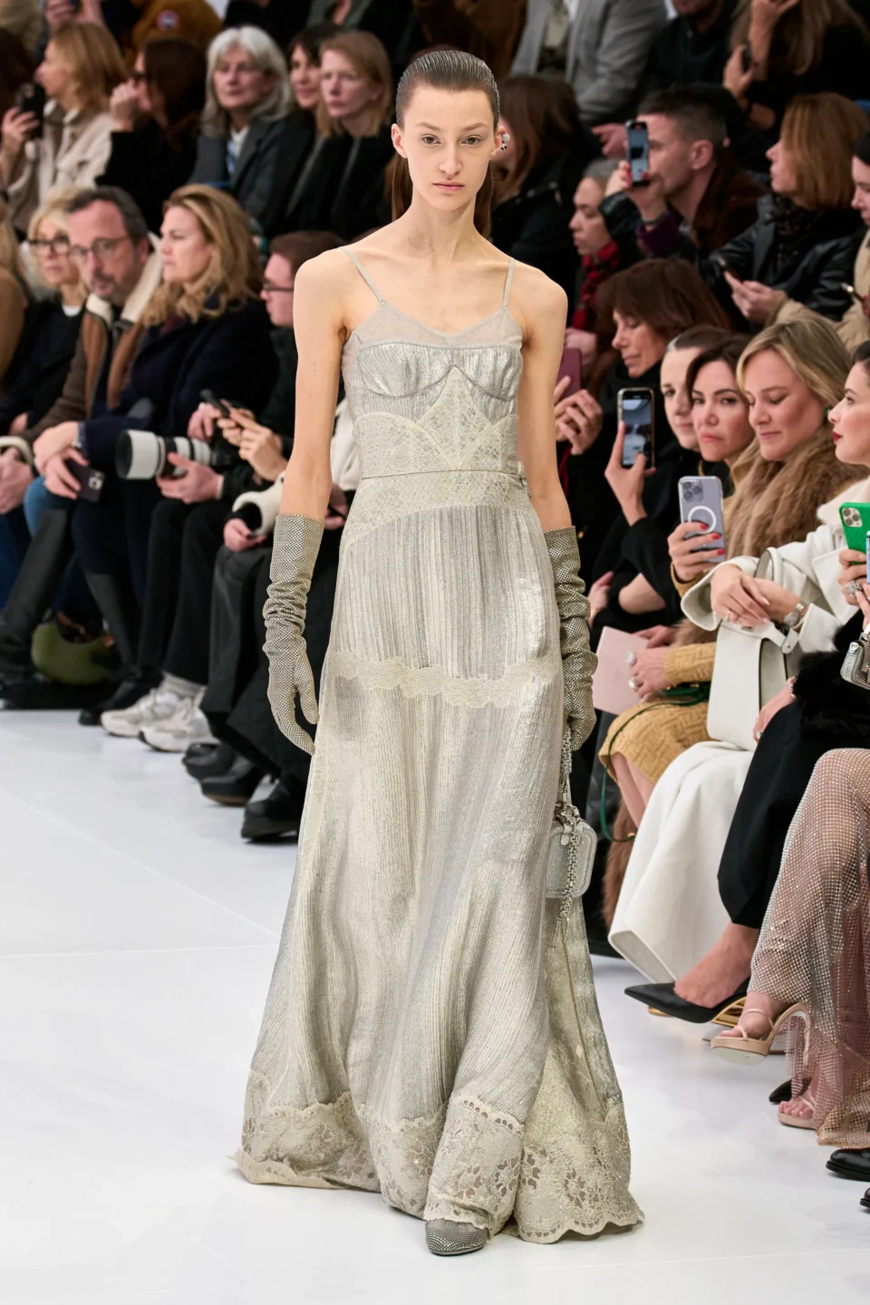 00002-fendi-spring-2023-couture-credit-gorunway
