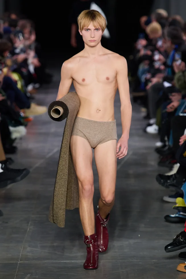 00002-jw-anderson-prefall-2023-credit-gorunway