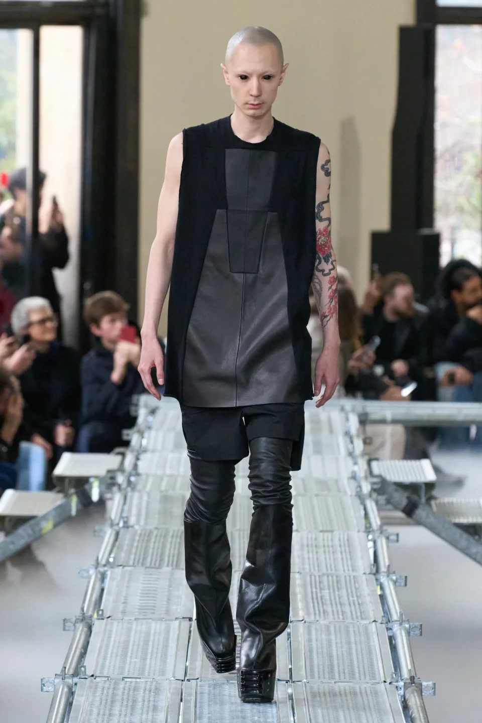 00002-rick-owens-fall-2023-menswear-credit-gorunway