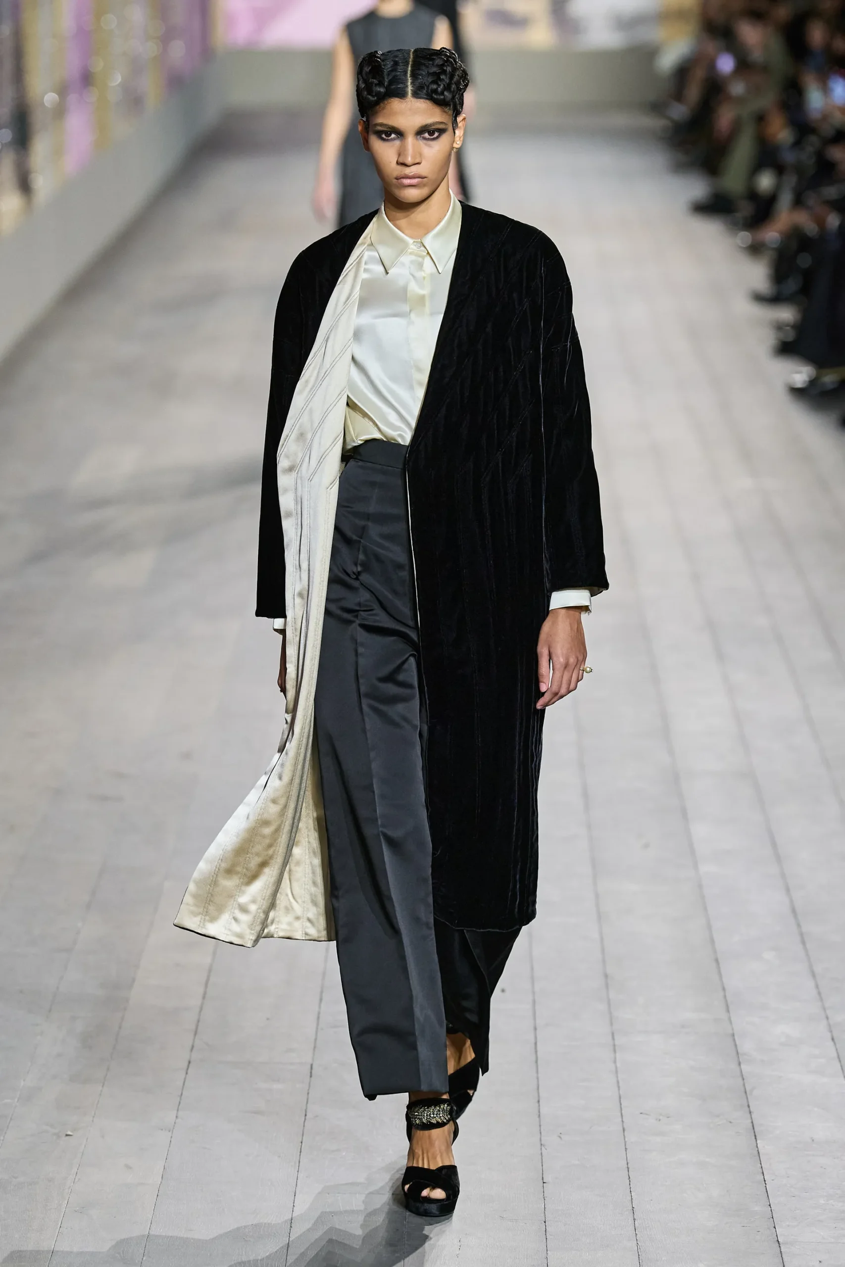 00003-christian-dior-spring-2023-couture-gorunway
