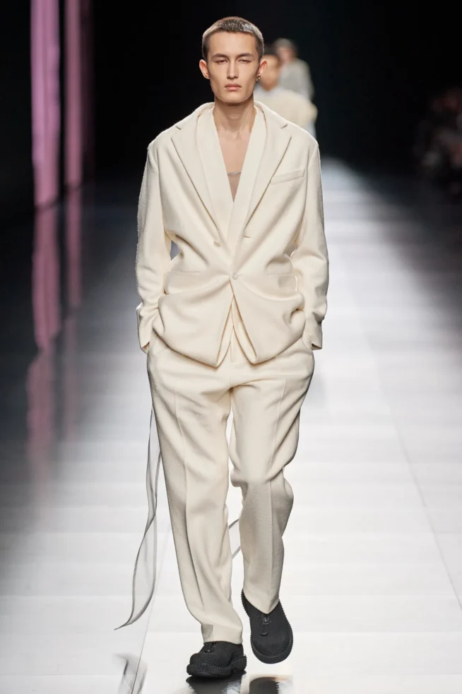 00003-dior-fall-2023-menswear-credit-gorunway