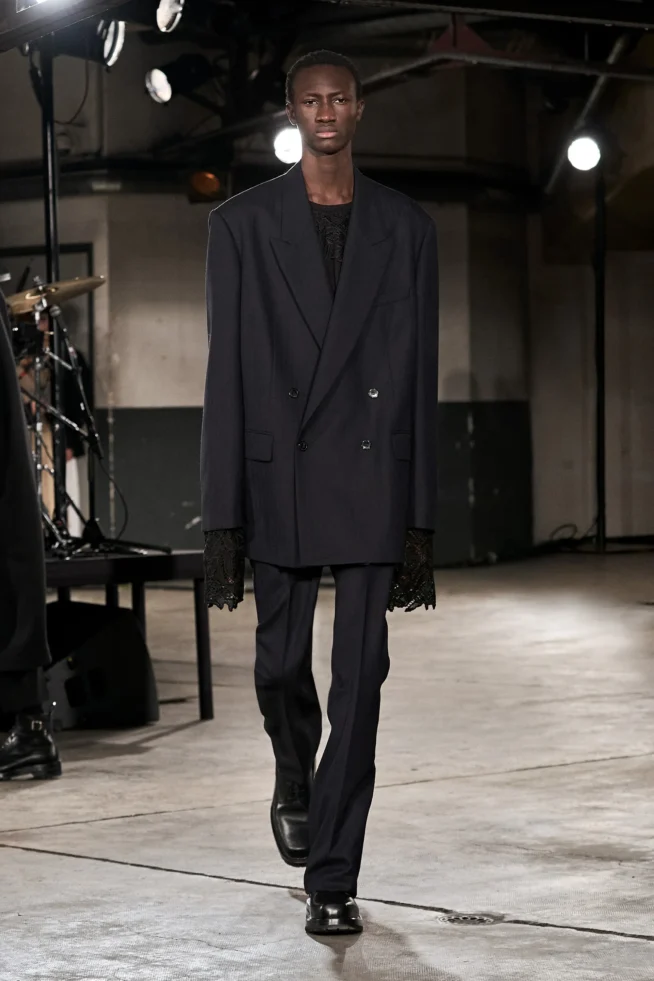 00003-dries-van-noten-fall-2023-menswear-credit-gorunway