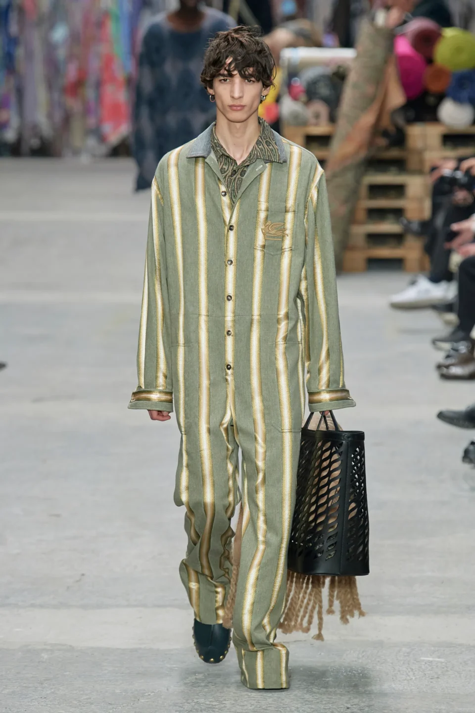 00003-etro-fall-2023-menswear-credit-gorunway