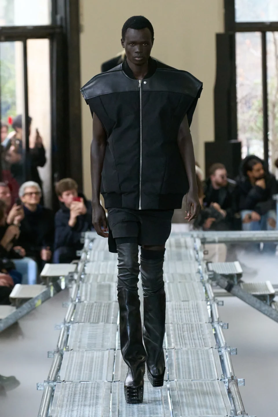 00003-rick-owens-fall-2023-menswear-credit-gorunway