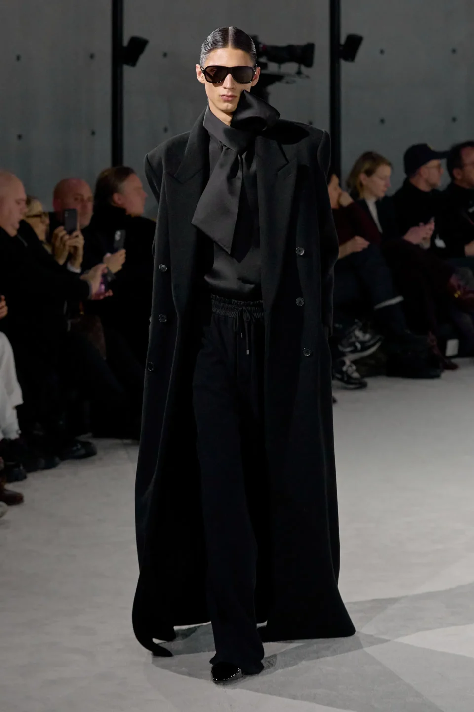 00003-saint-laurent-fall-2023-mens-credit-gorunway
