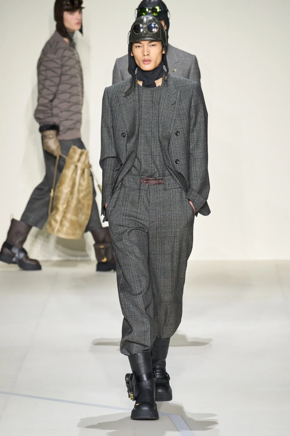 00004-emporio-armani-fall-2023-mens-credit-gorunway