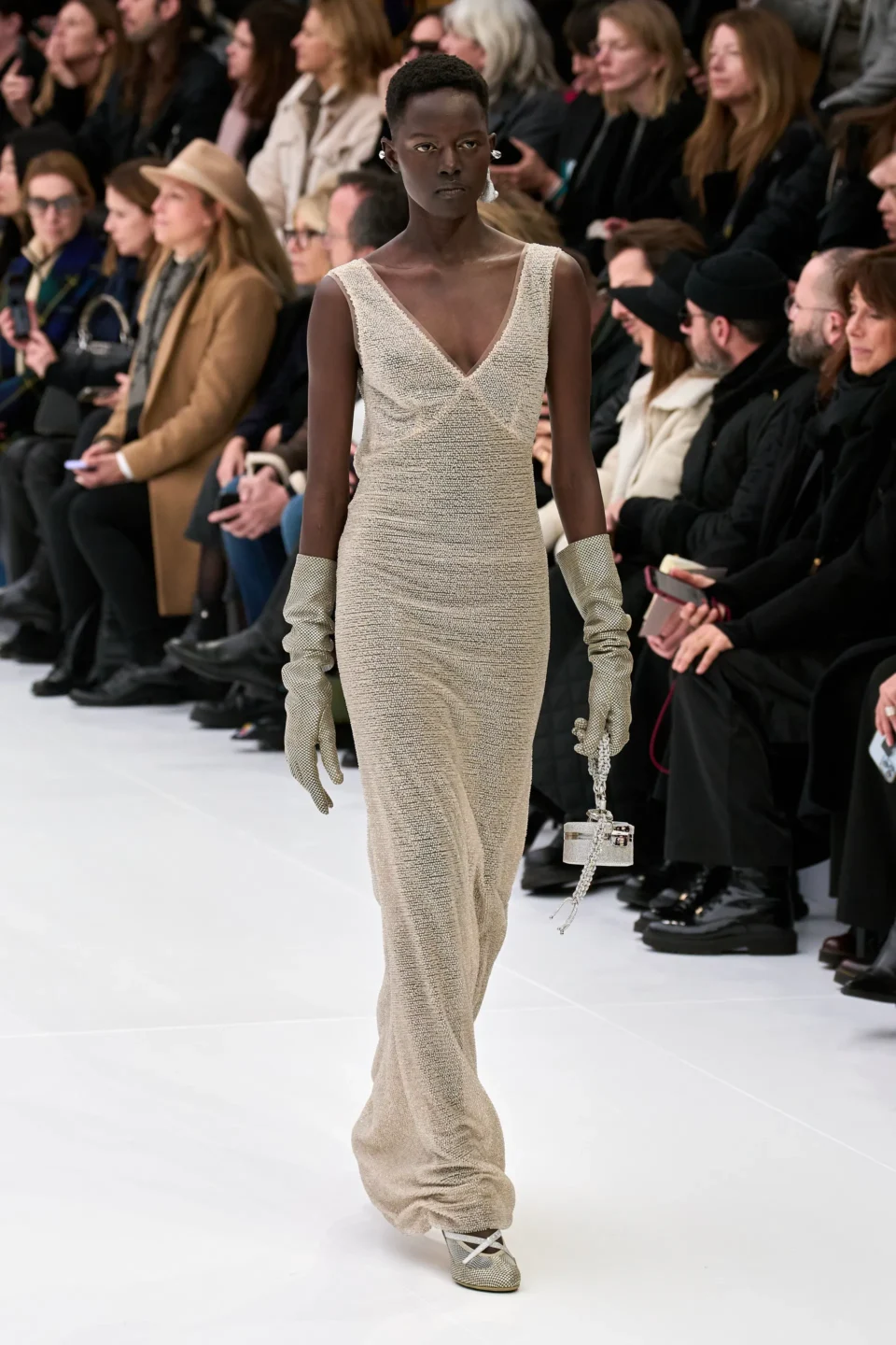 00004-fendi-spring-2023-couture-credit-gorunway